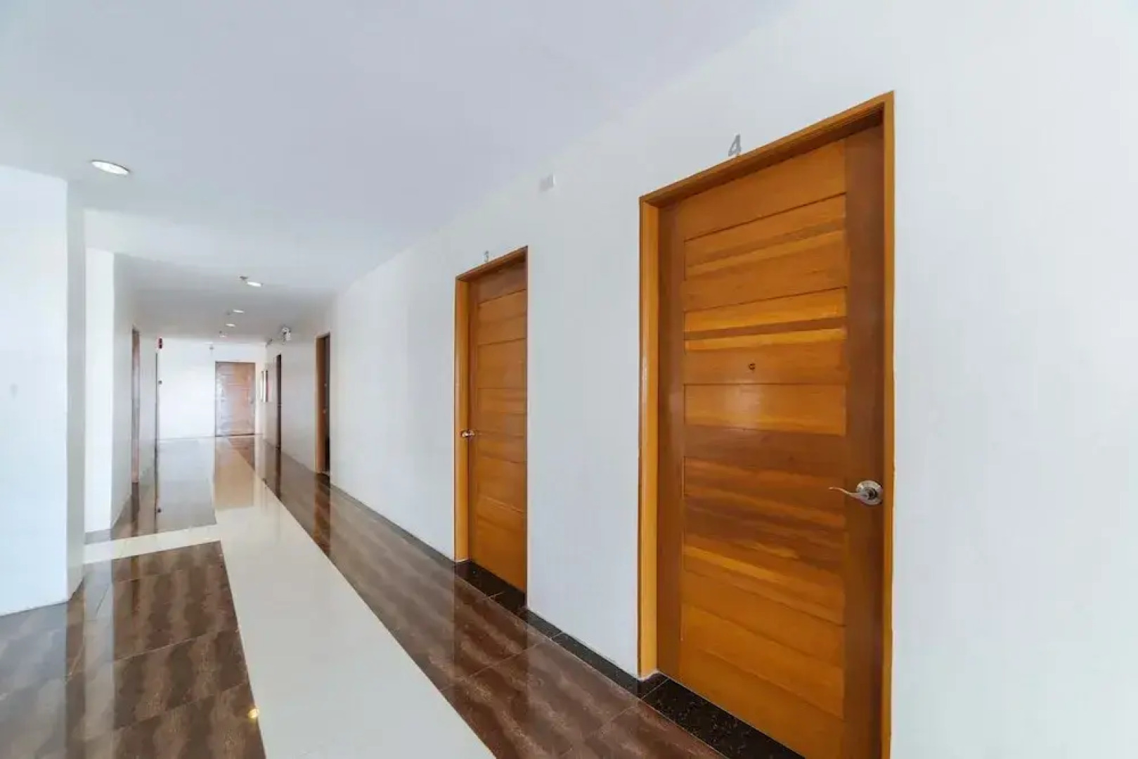 Mercedes Hotel by RedDoorz