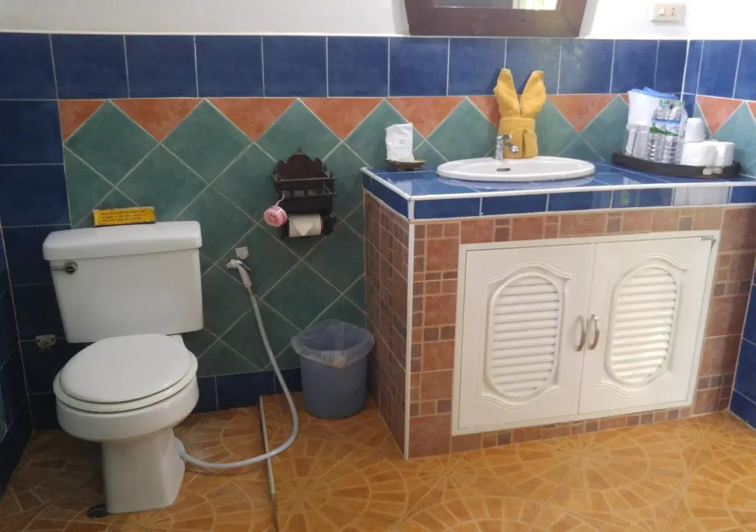 Fullmoon House & Resort