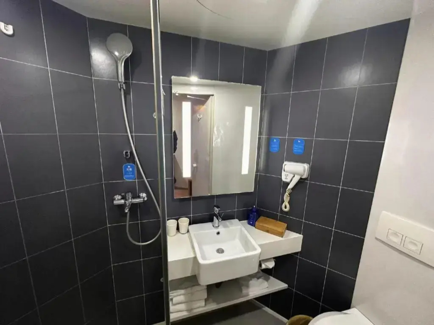 Homeinn Plus Hotel (Dunhua Railway Station)