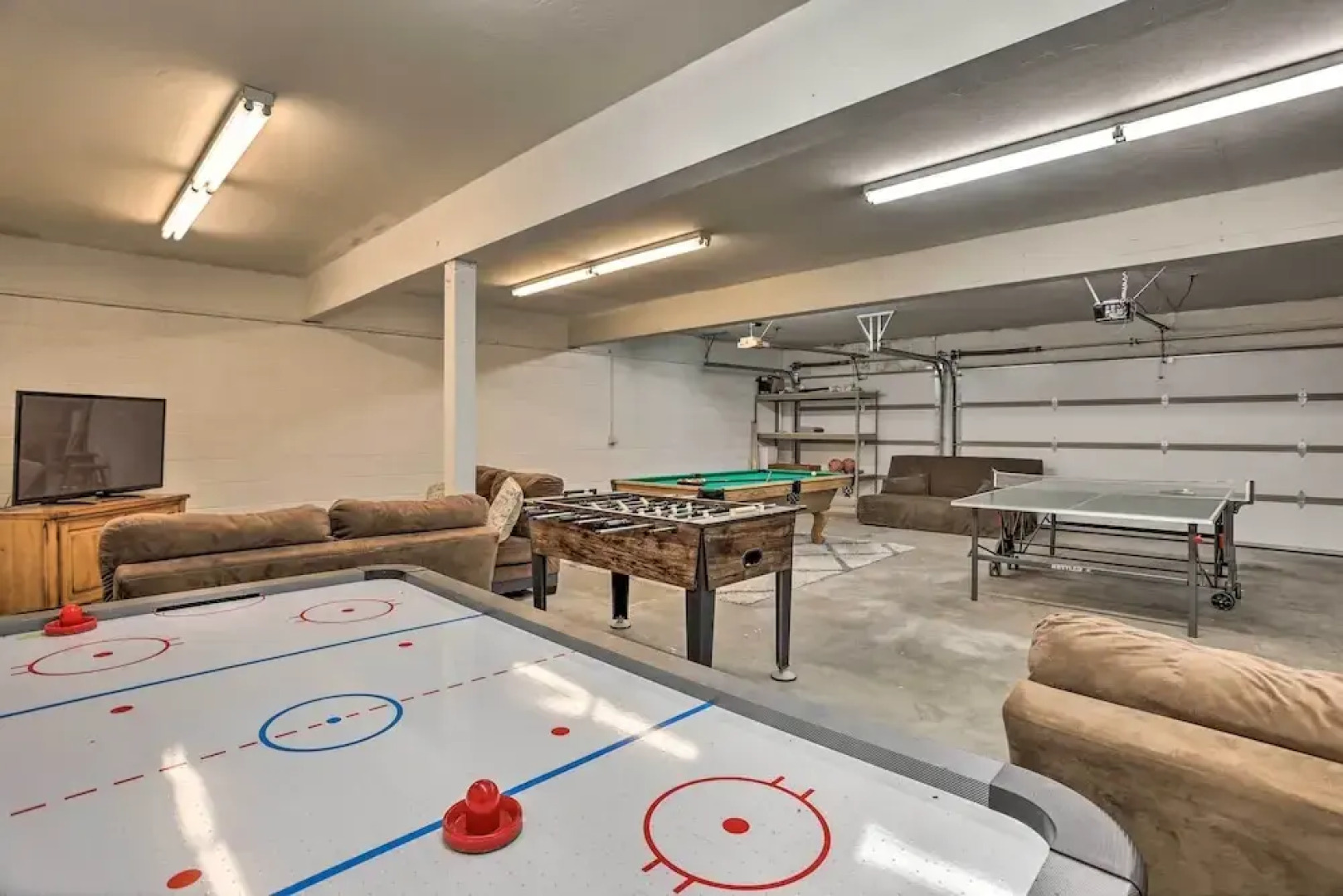 Boho-chic Home w/ Game Room Near Lake Gregory!