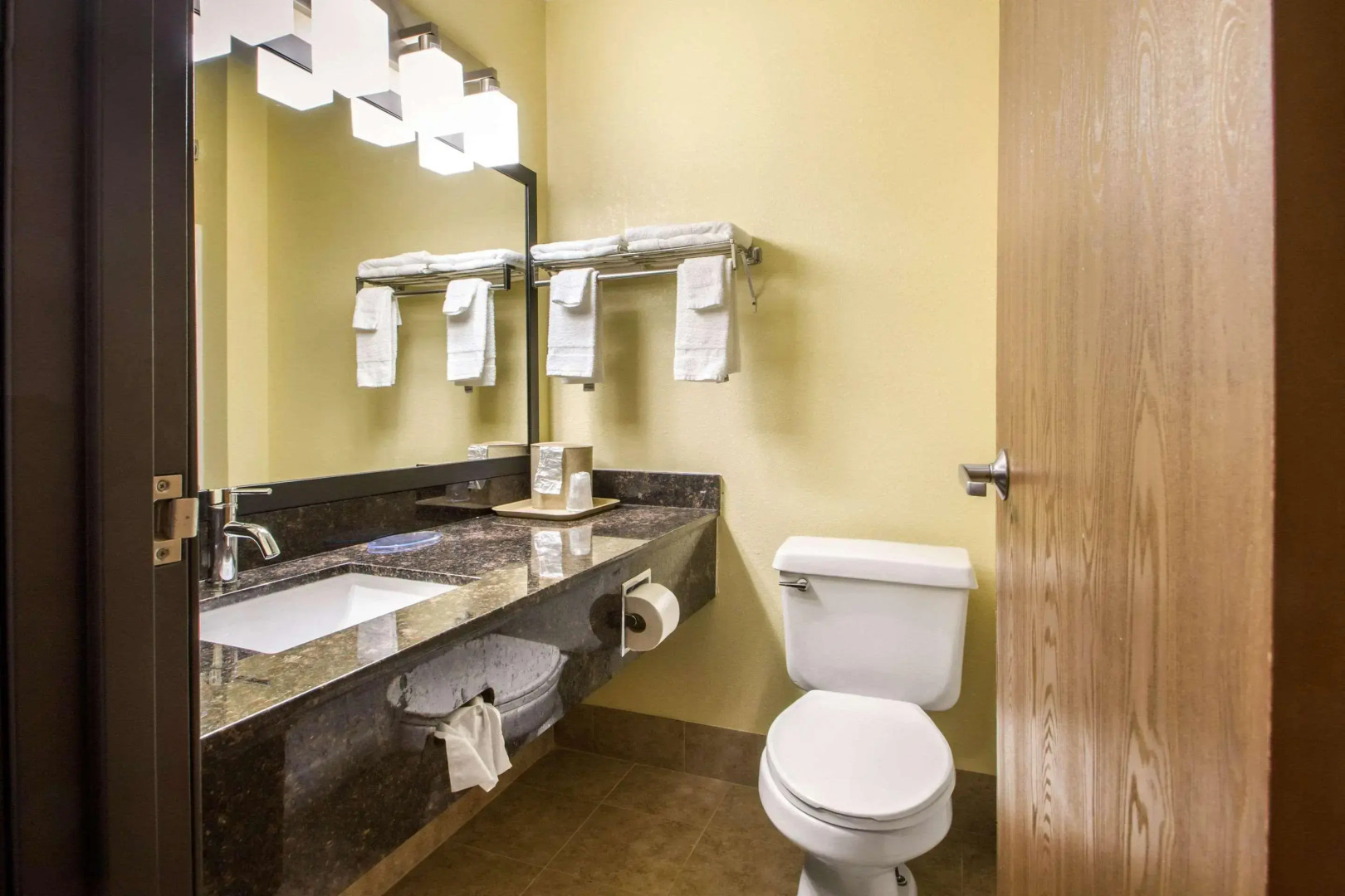 Quality Inn & Suites Wisconsin Dells Downtown - Waterparks Area