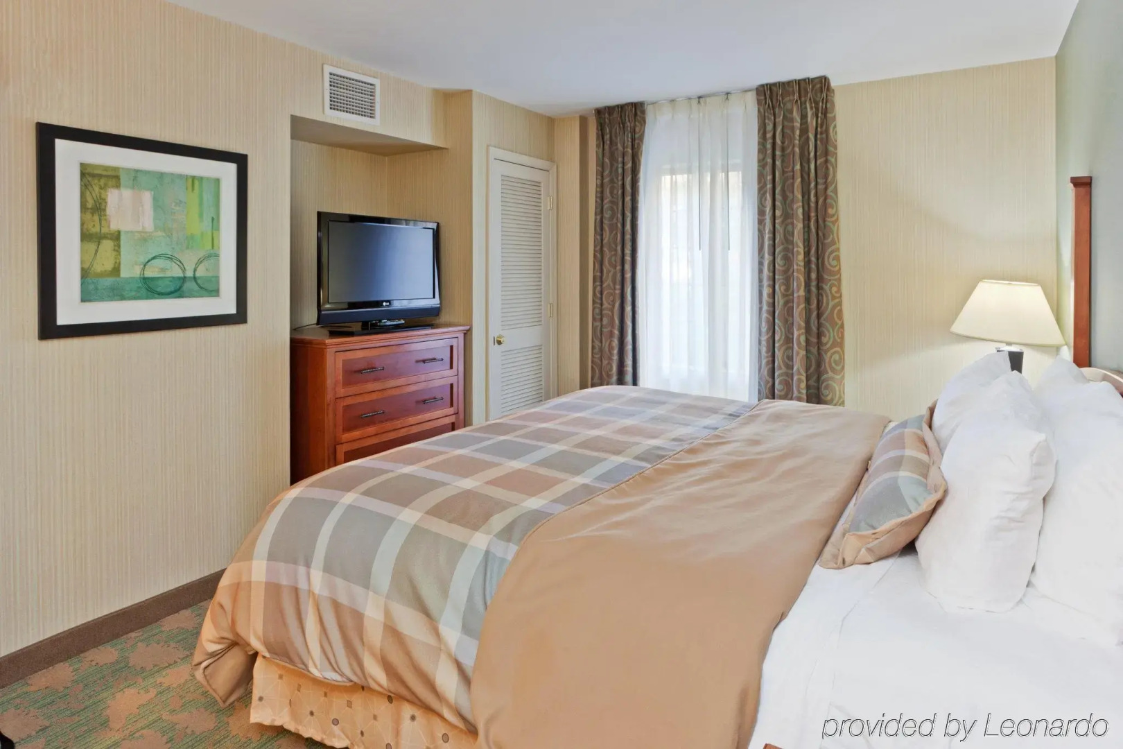 Staybridge Suites Tysons - McLean by IHG
