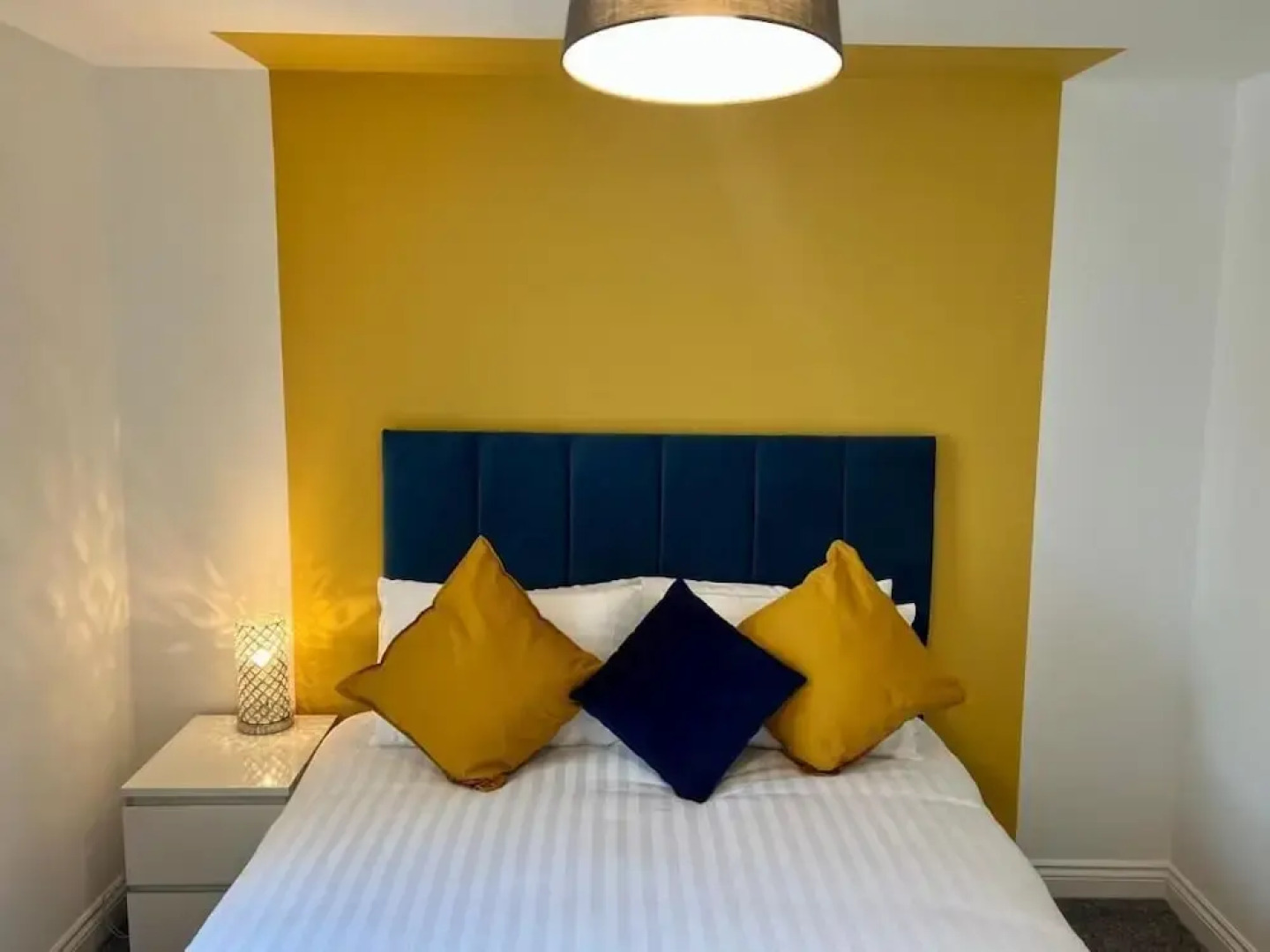 Lovely 2 Bedroom Apartment, 2 Bathrooms Parking