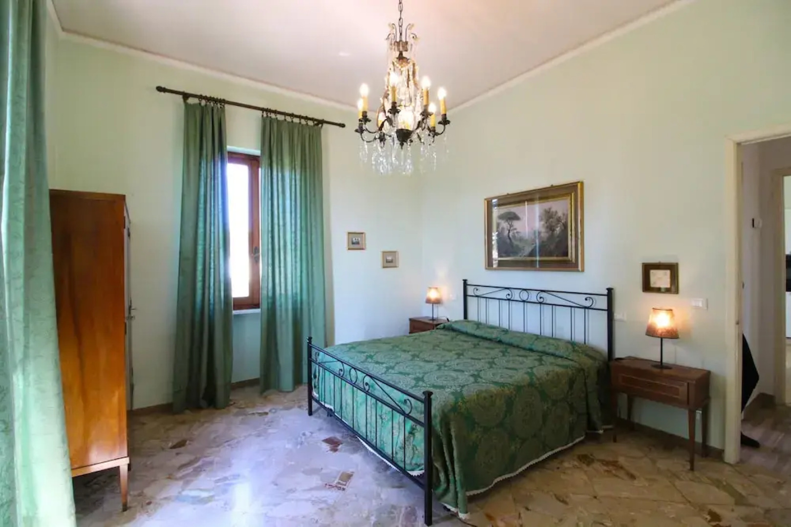 Stunning private villa with WIFI, private pool, TV, terrace, pets allowed, parking, close to Arezzo