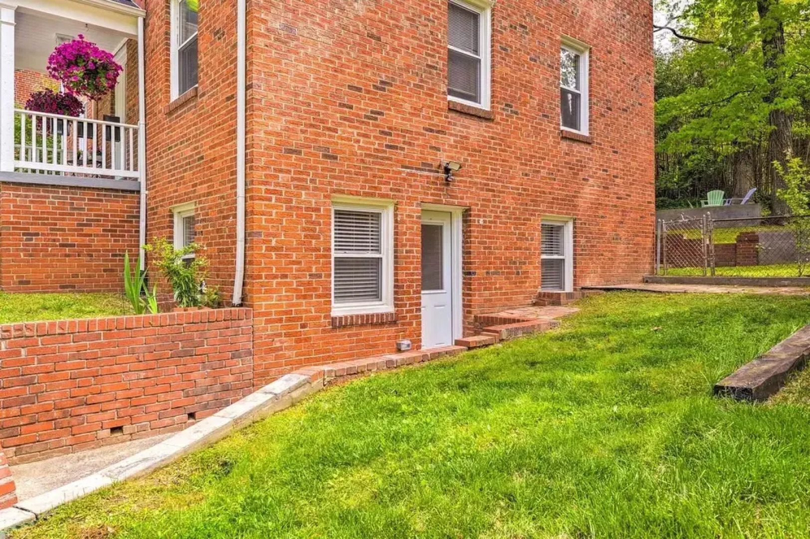 Takoma Park Apt w/ Wood Fire Pit < 8 Mi to DC