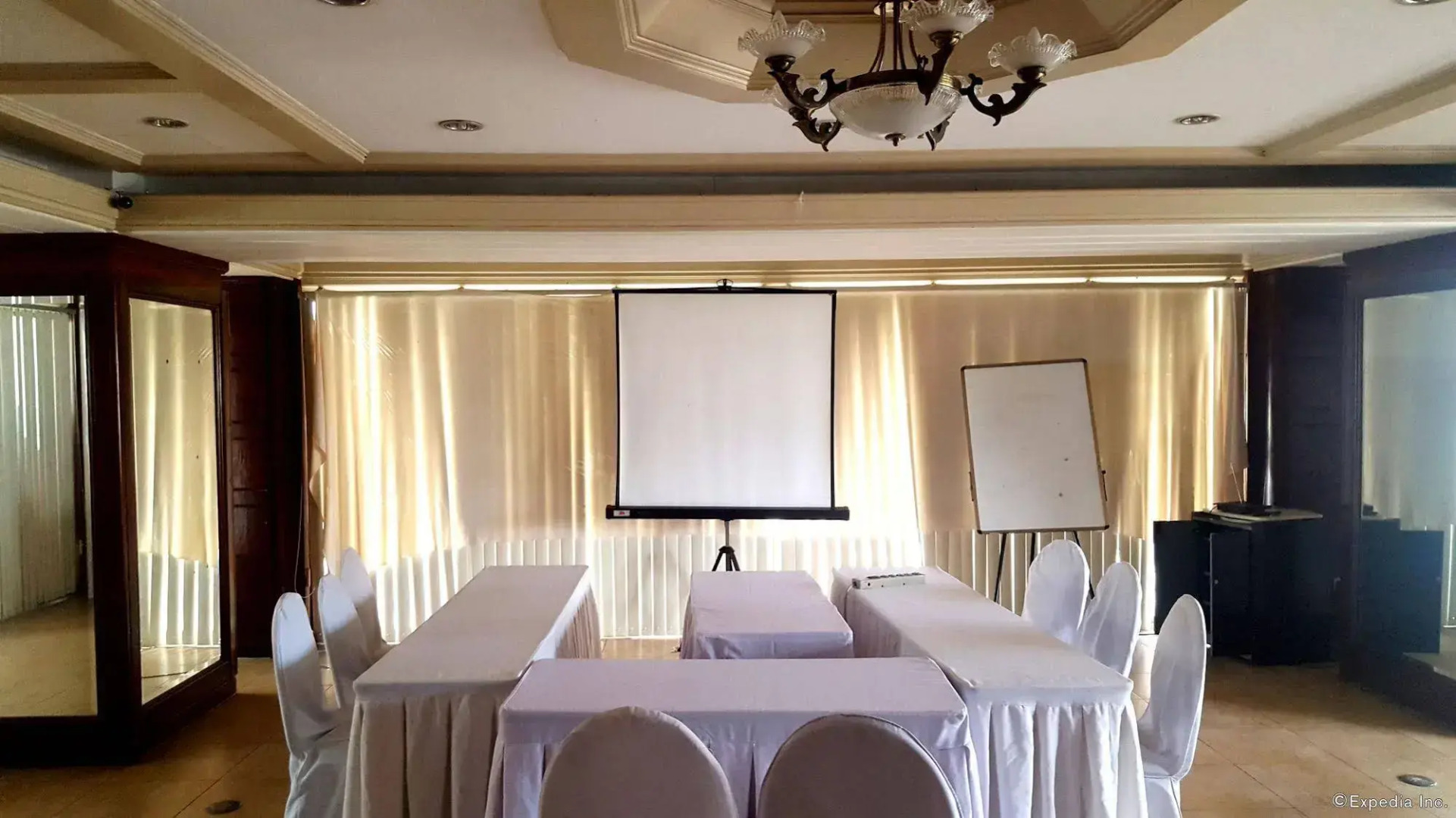 Lourdes Family Suites Makati powered by Cocotel