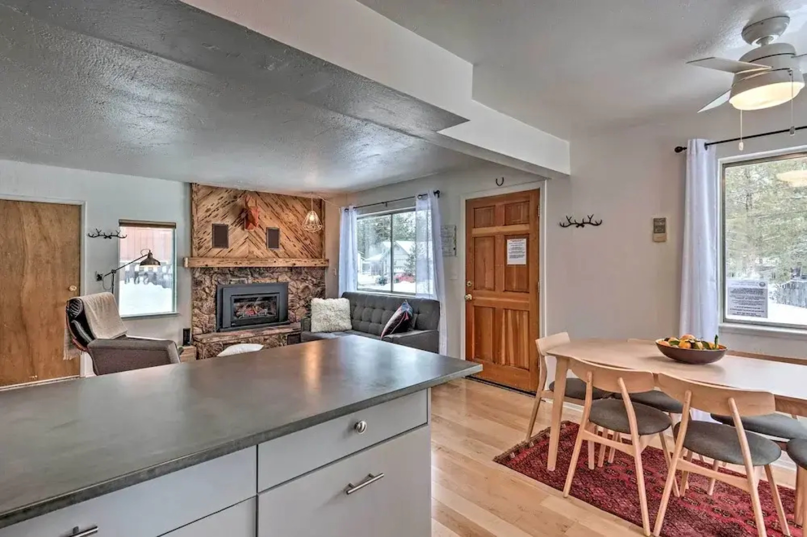 Peaceful & Upscale Ski Cabin: 11 Mi to Heavenly!