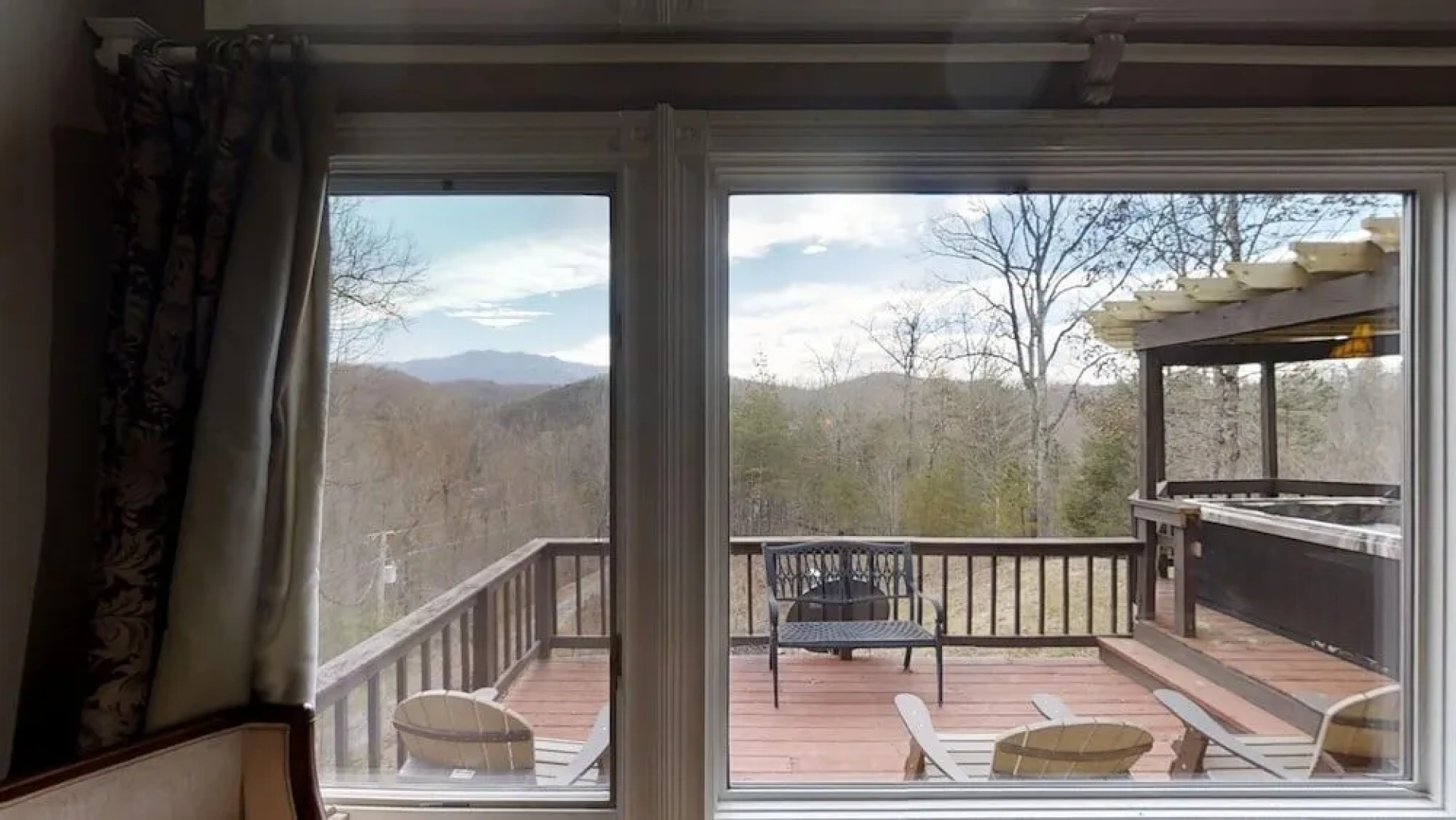 Enchanted Primrose 2 Bedroom Chalet by RedAwning