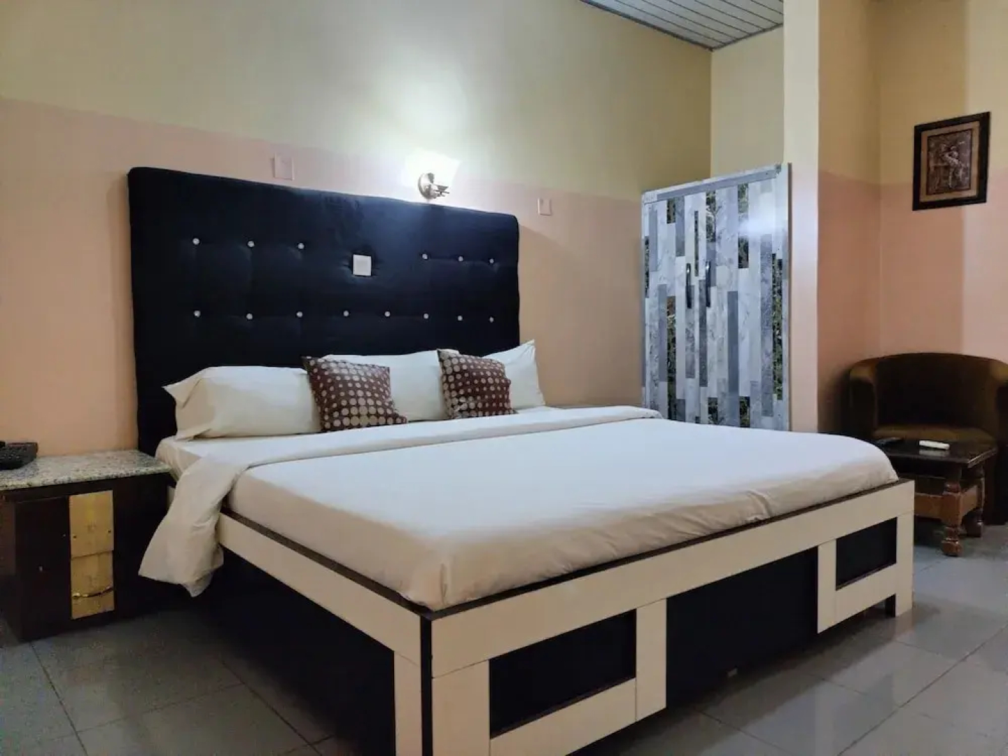 Steffan Hotel and Suites