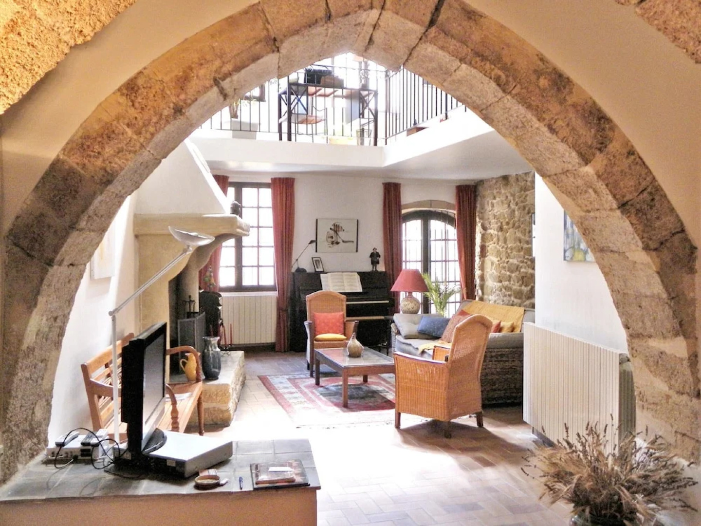 House With 3 Bedrooms in Pelissanne, With Wonderful City View, Furnish