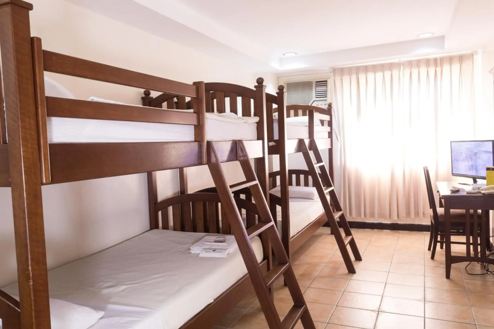 Tagaytay Country Hotel