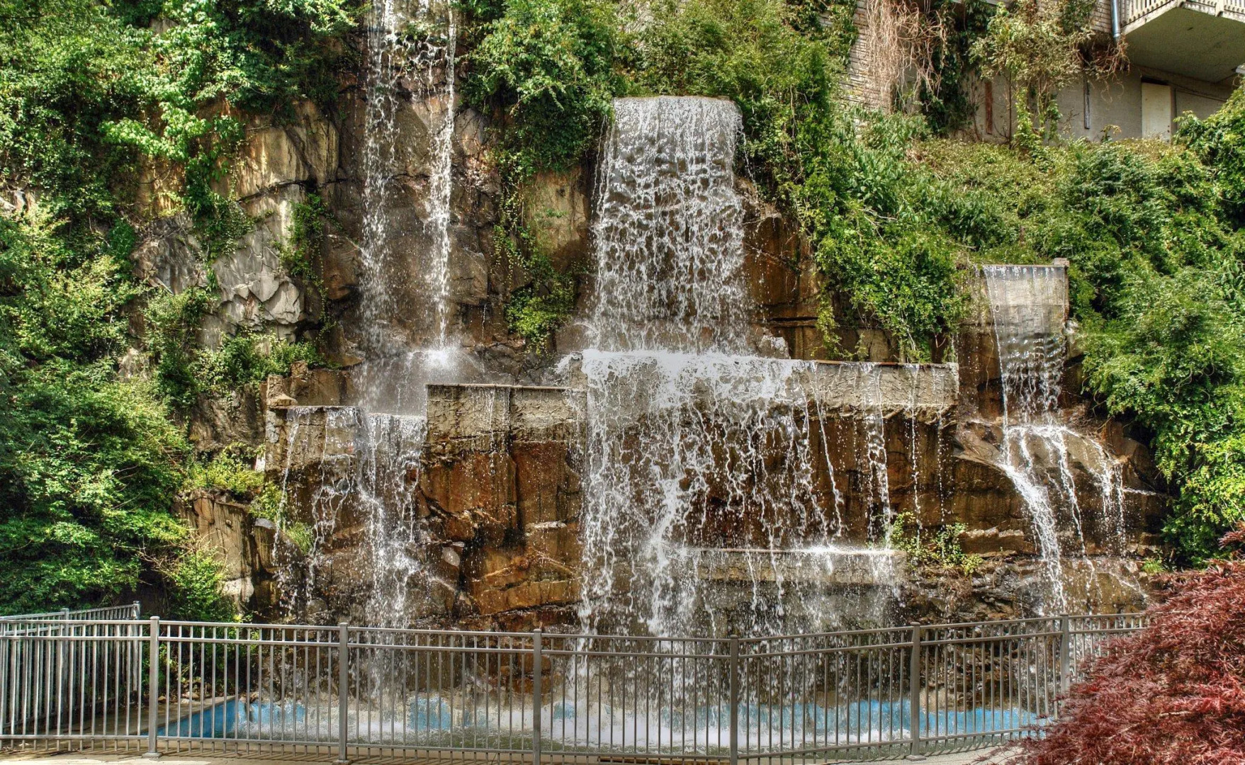 Crossroads Inn & Suites