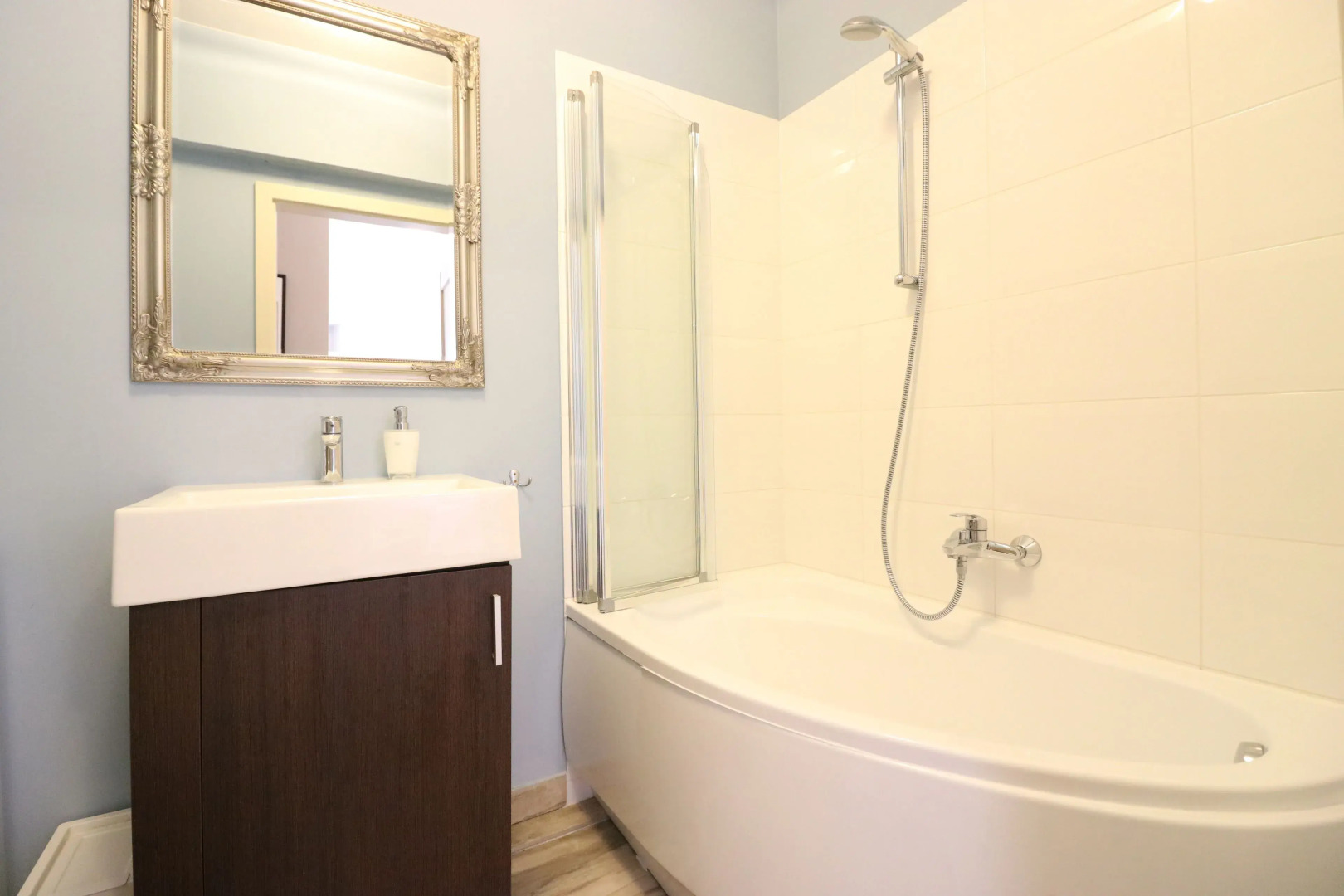 Good Time Apartments-Old Town Residence