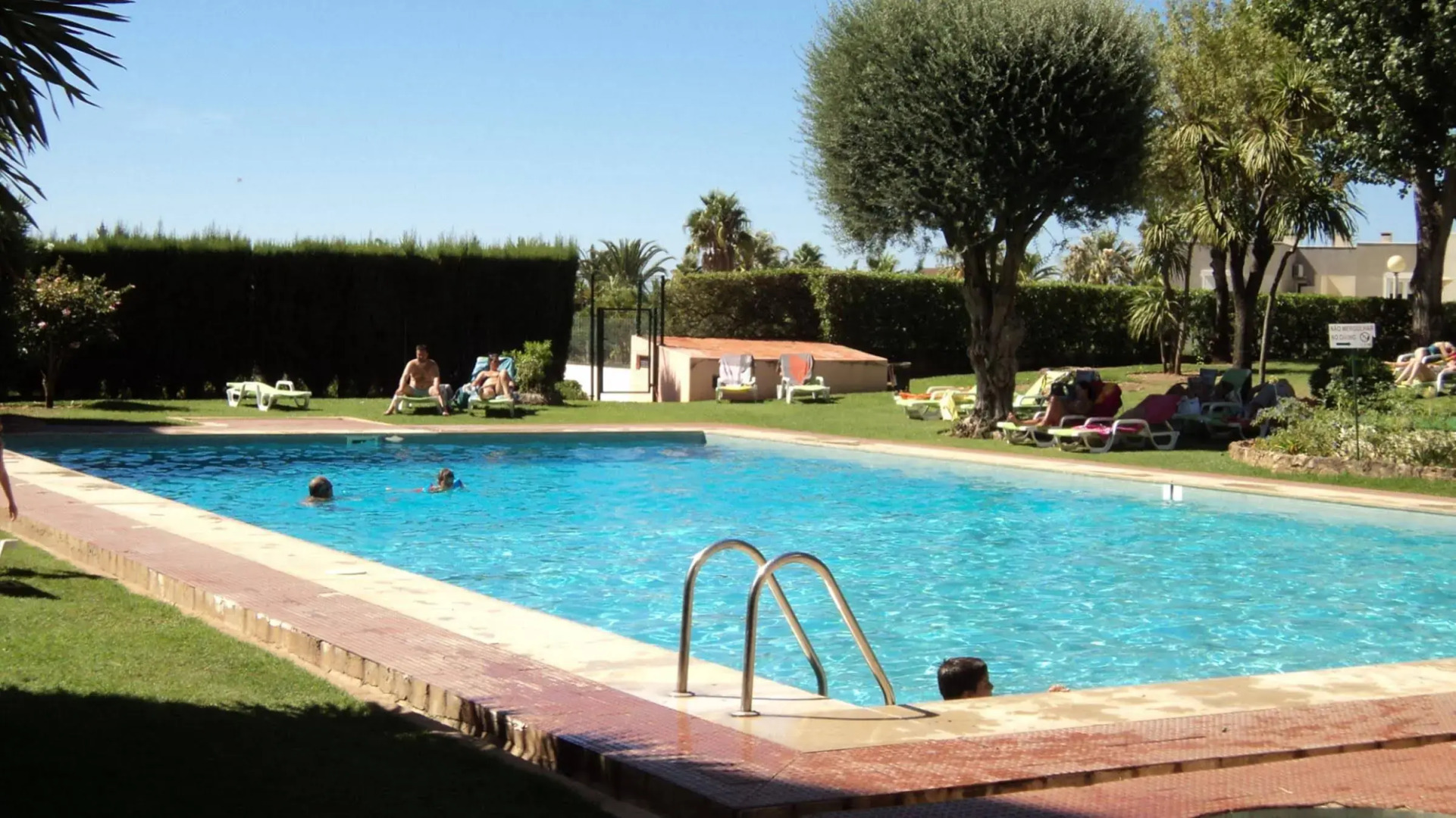 Parque Mourabel, Oasis Village, Pe do Lago