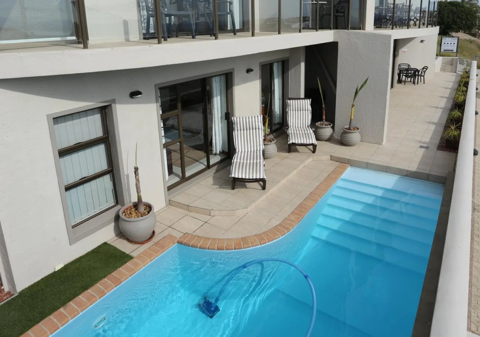 Bar T Nique Guest House