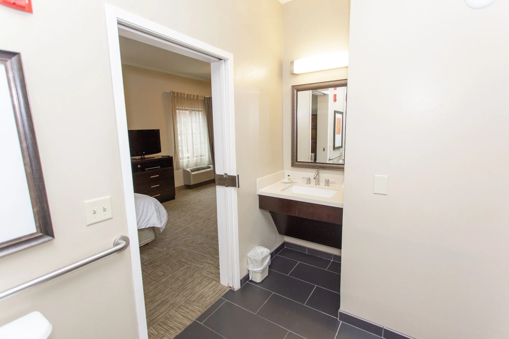Staybridge Suites Bowling Green by IHG