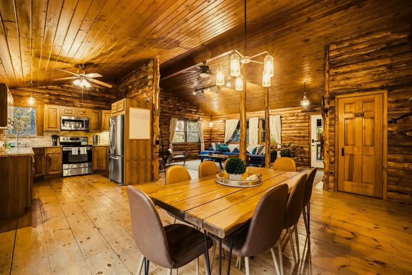 Authentic Log House With Modern Finishes - Game Room & Hot Tub - Pocono Mountains 4 Bedroom Residence by Redawning