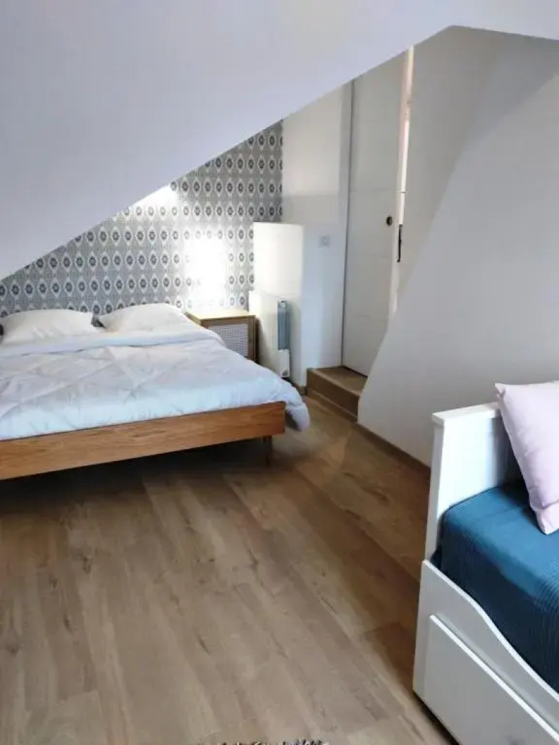 Villa bord de mer avec piscine couverte, bain nordique, salle de jeux.