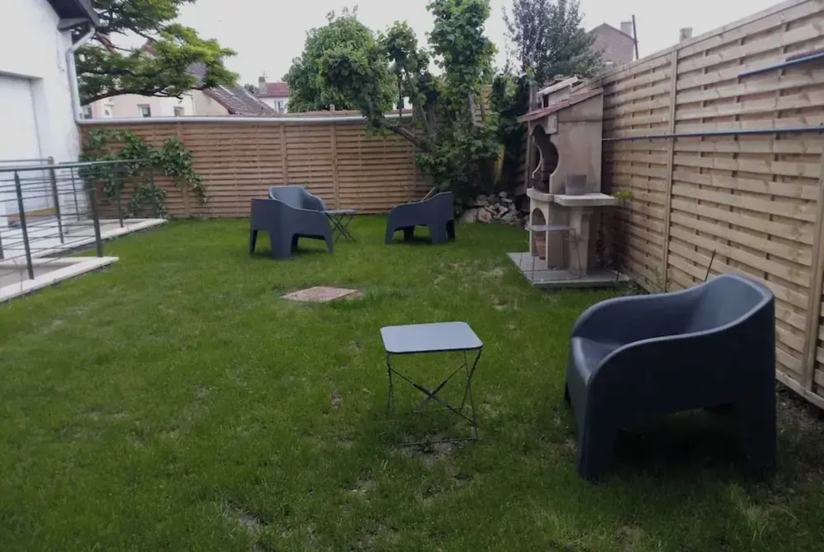 Calm in the Center of the City of Orly