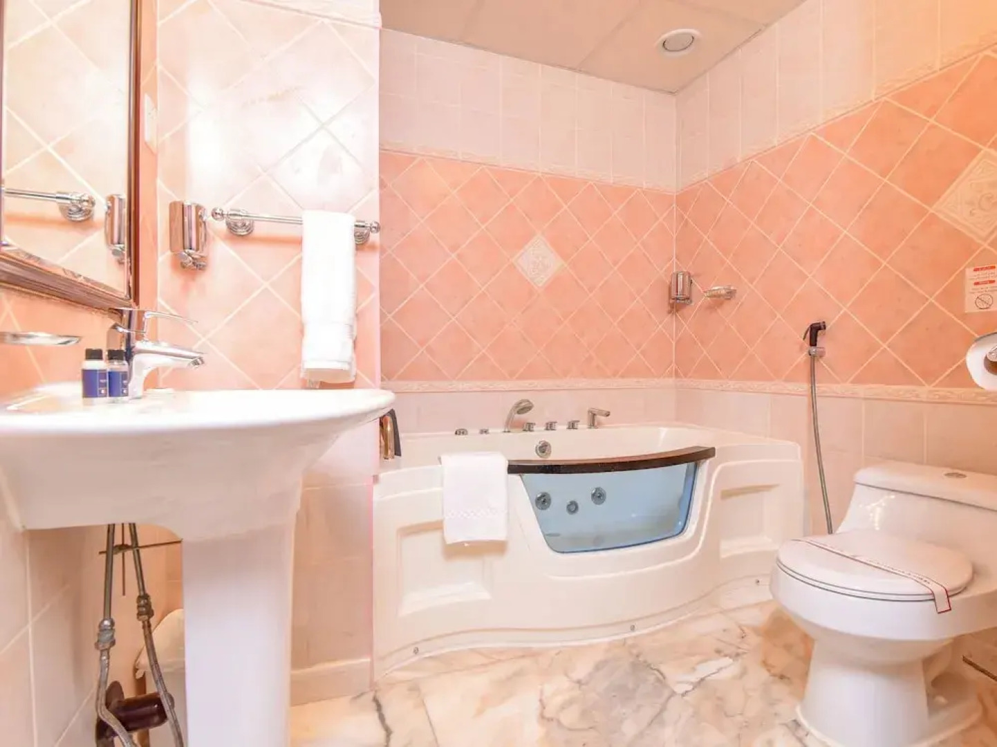 CAPITAL O 456 Almansour Grand Hotel