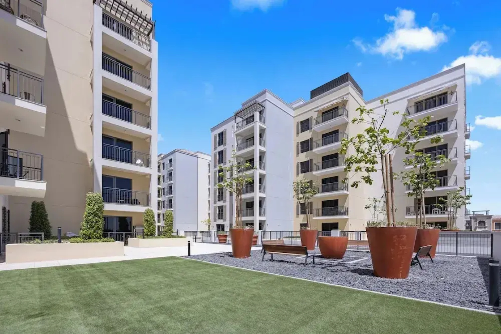 Portside Bliss La Mer 1 BR with Sea View