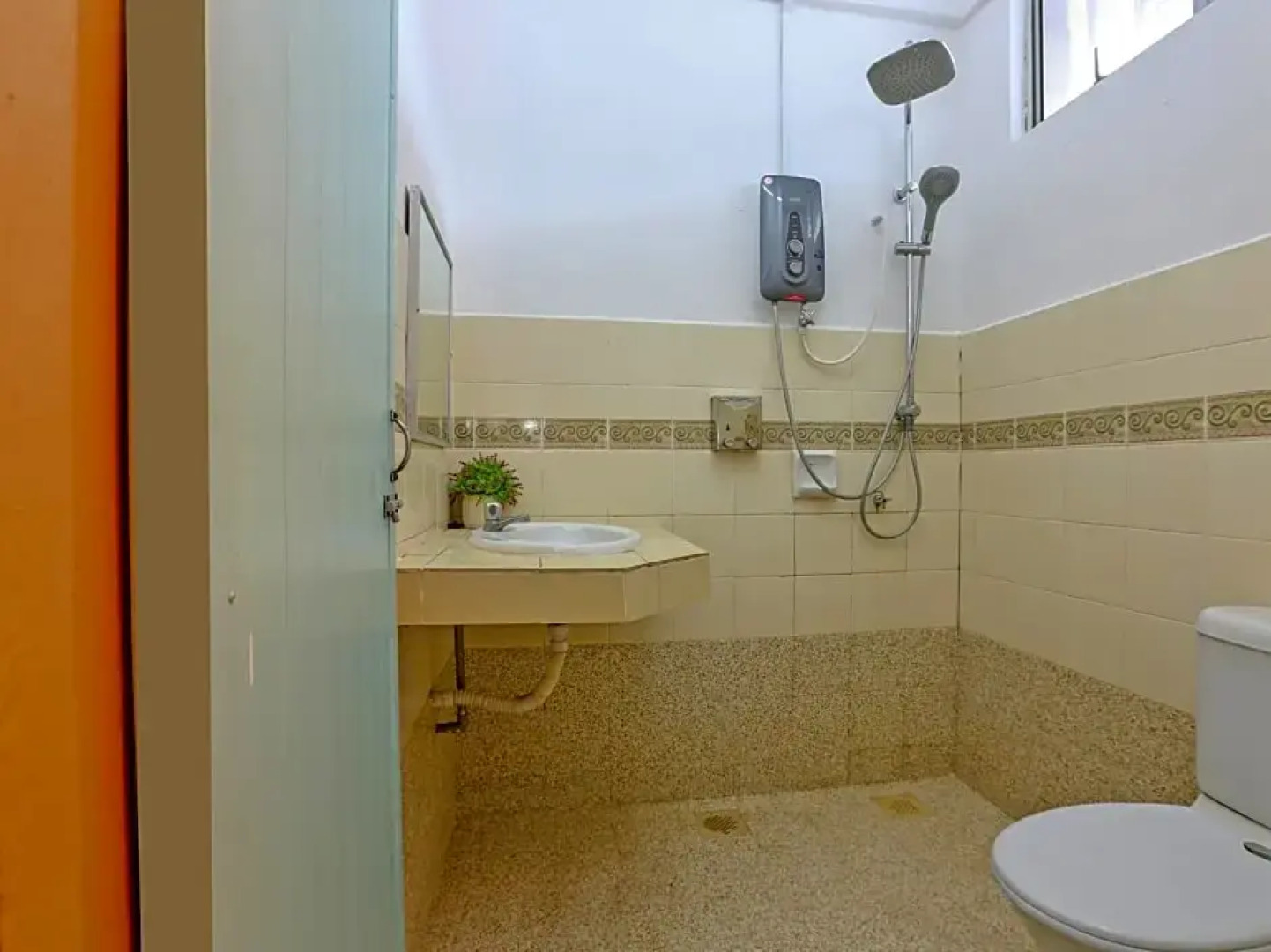 OYO 89922 The Sarina Hotel & Cafe