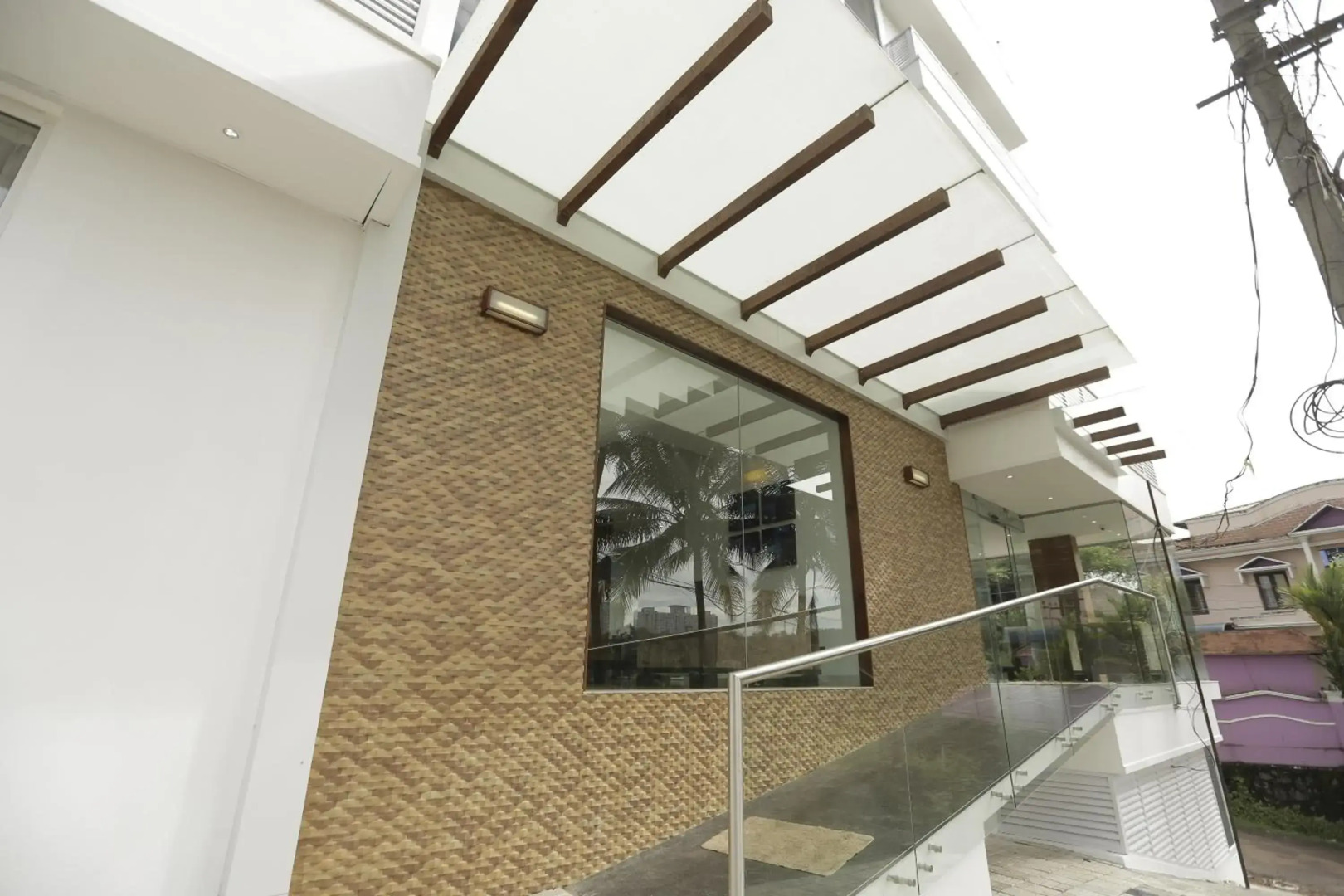 OYO 1686 Park Connect Hotel