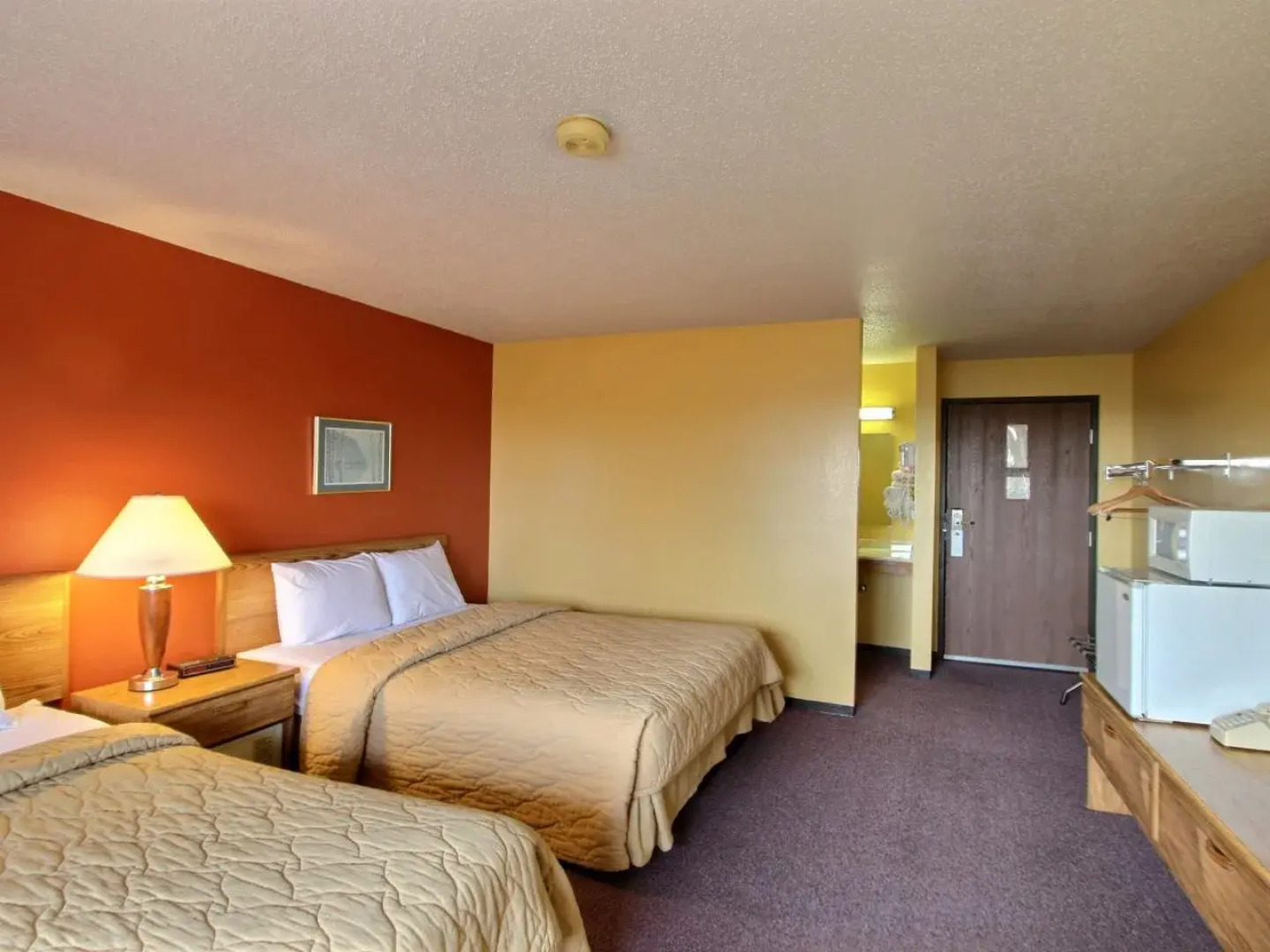 Belgium Inn & Suites