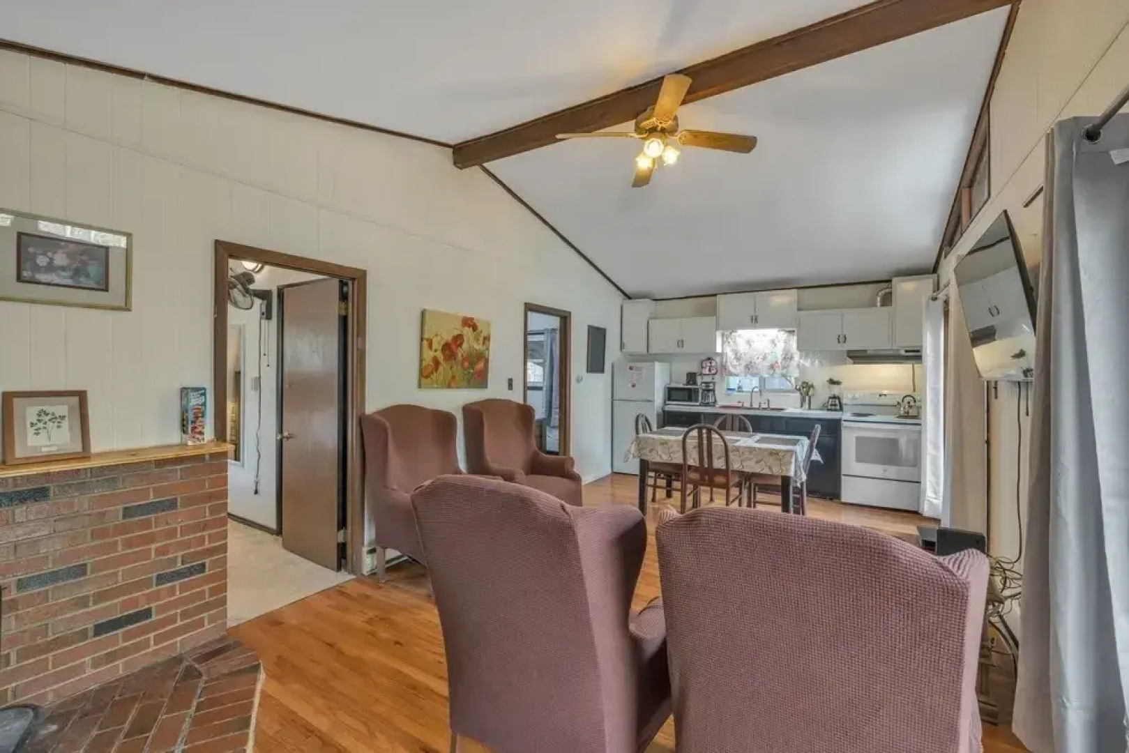 Nostalgic & Cozy Cabin: Steps To Pines Lake! Pet Friendly! 2 Bedroom Cabin by Redawning