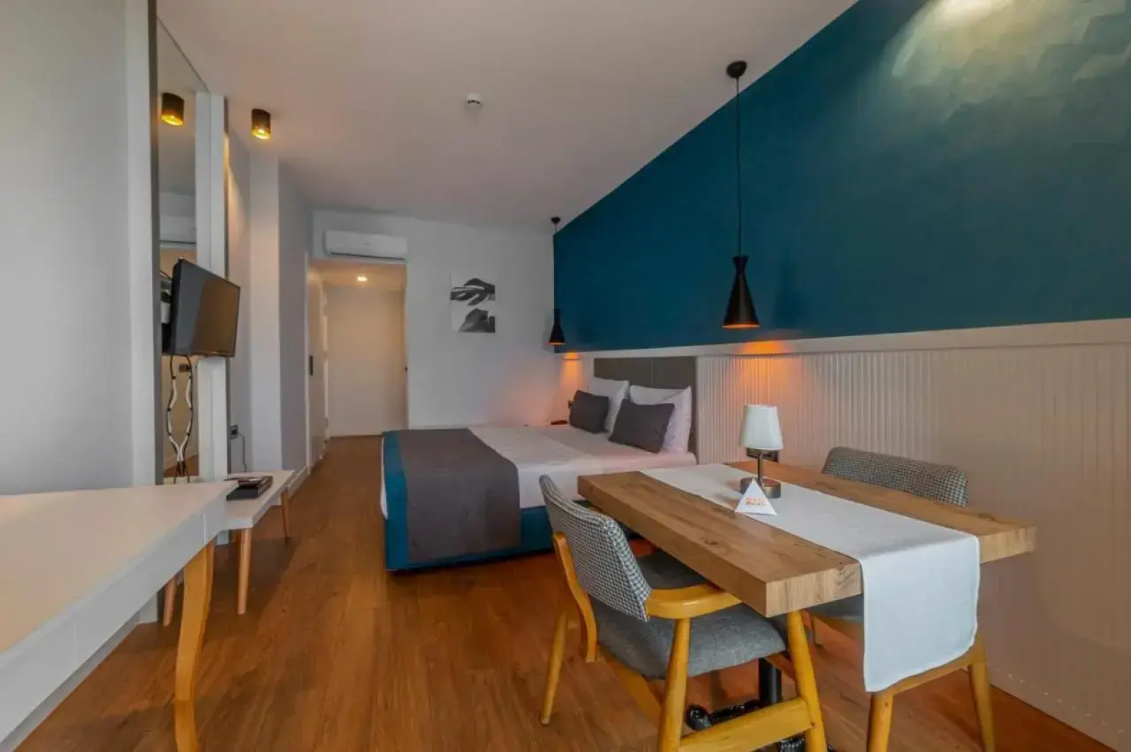 Tema 242 Hotel