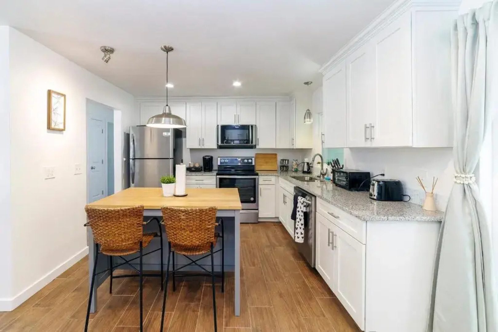 NEW Cozy House 5 Min Three Sisters Springs