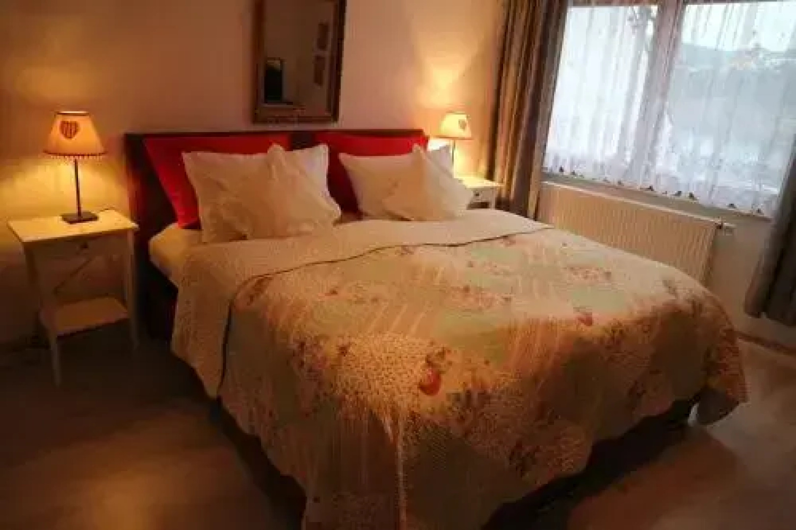 Winzerhäuschen am Brunnen