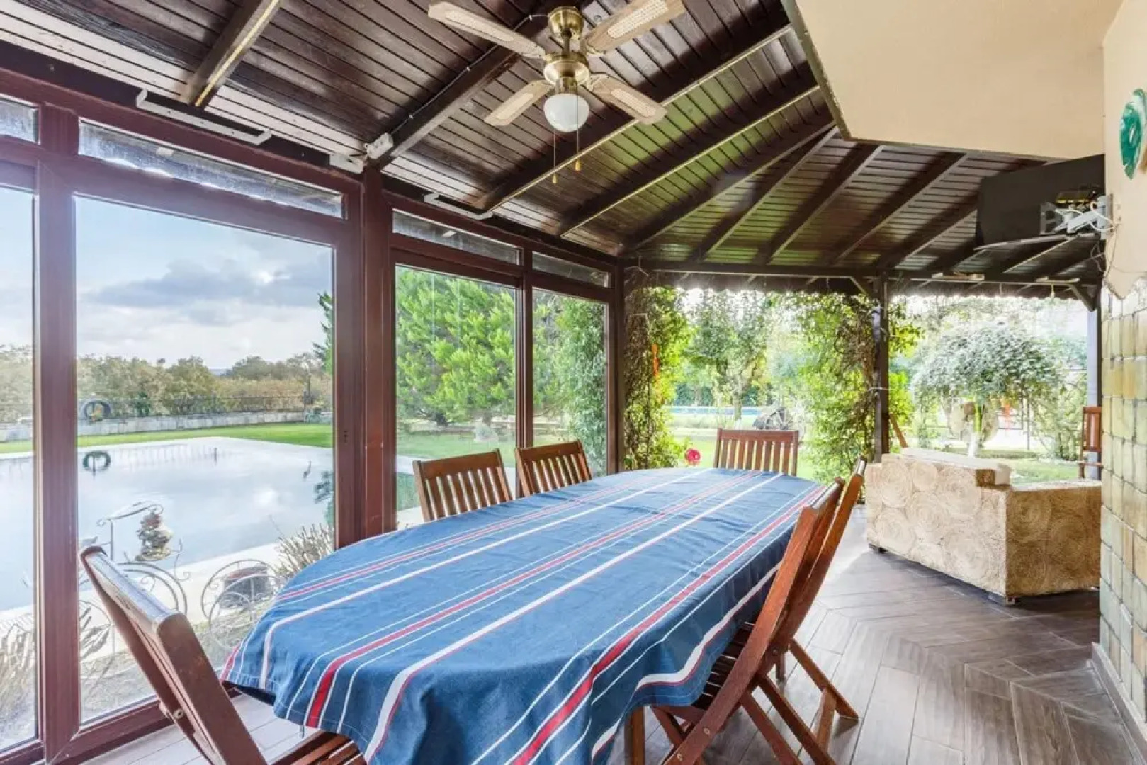 Charming Villa With Pool and Garden in Gebze