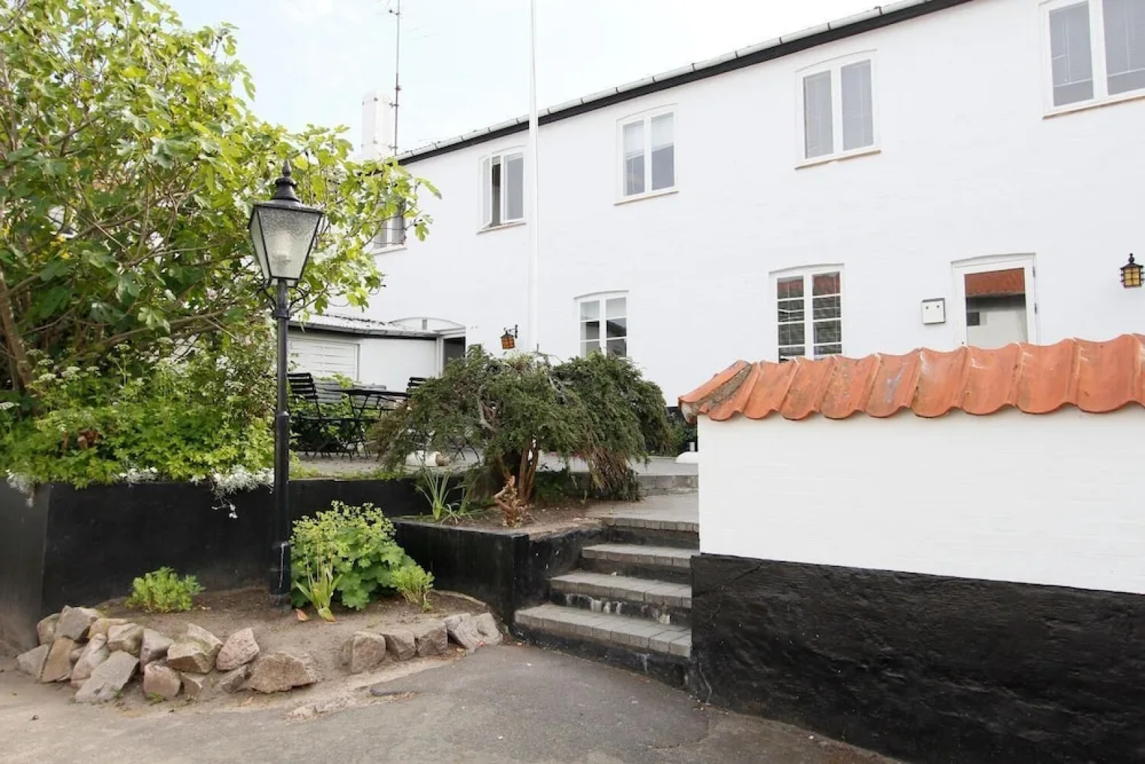 Therns Hotel
