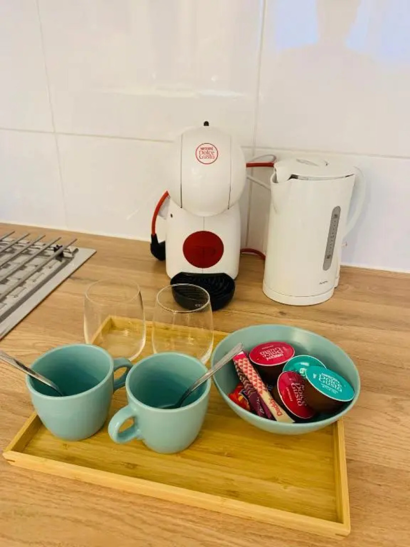 GOLFE JUAN Studio dans résidence avec piscine