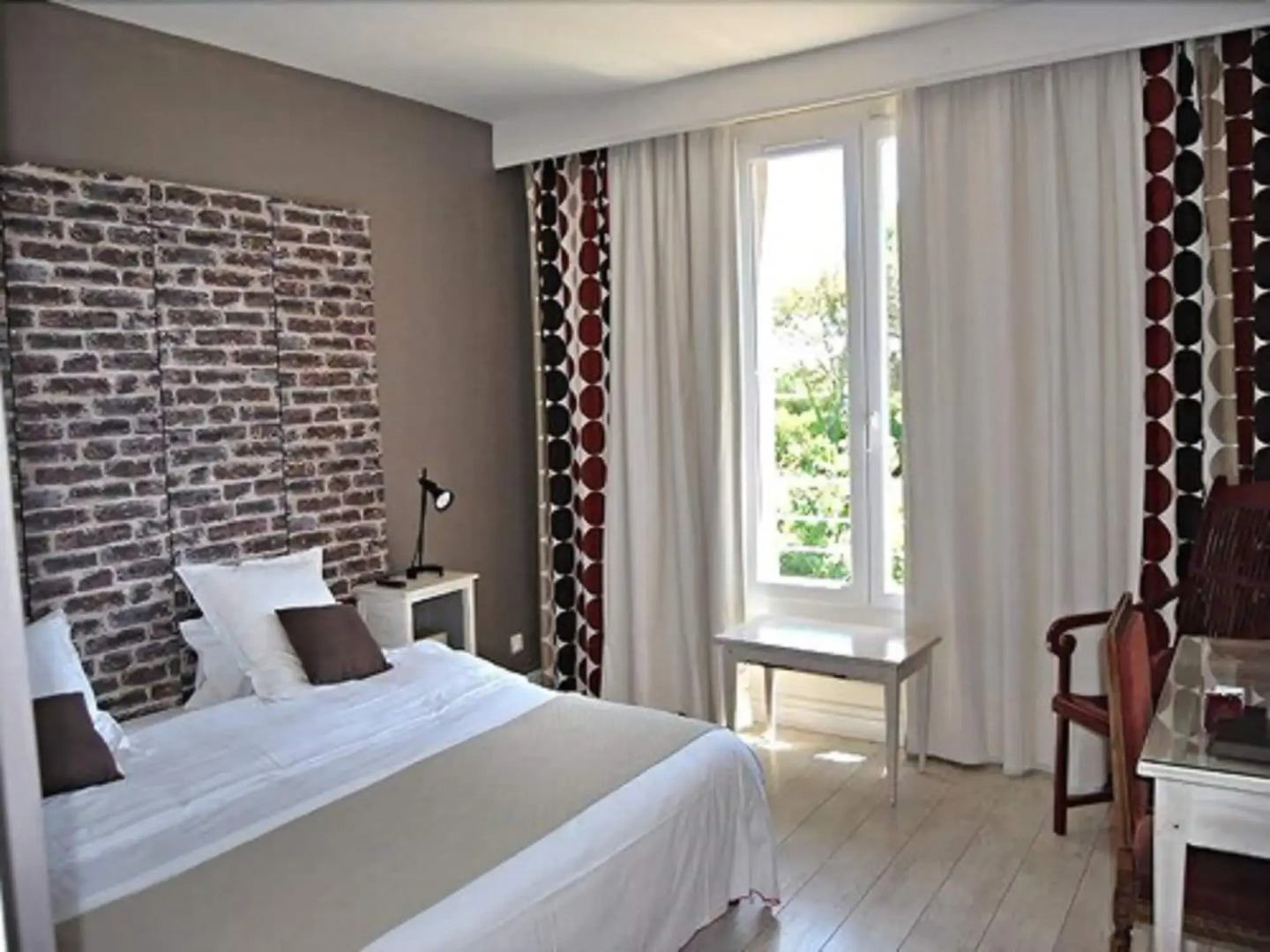 Les Aubuns Country Hôtel