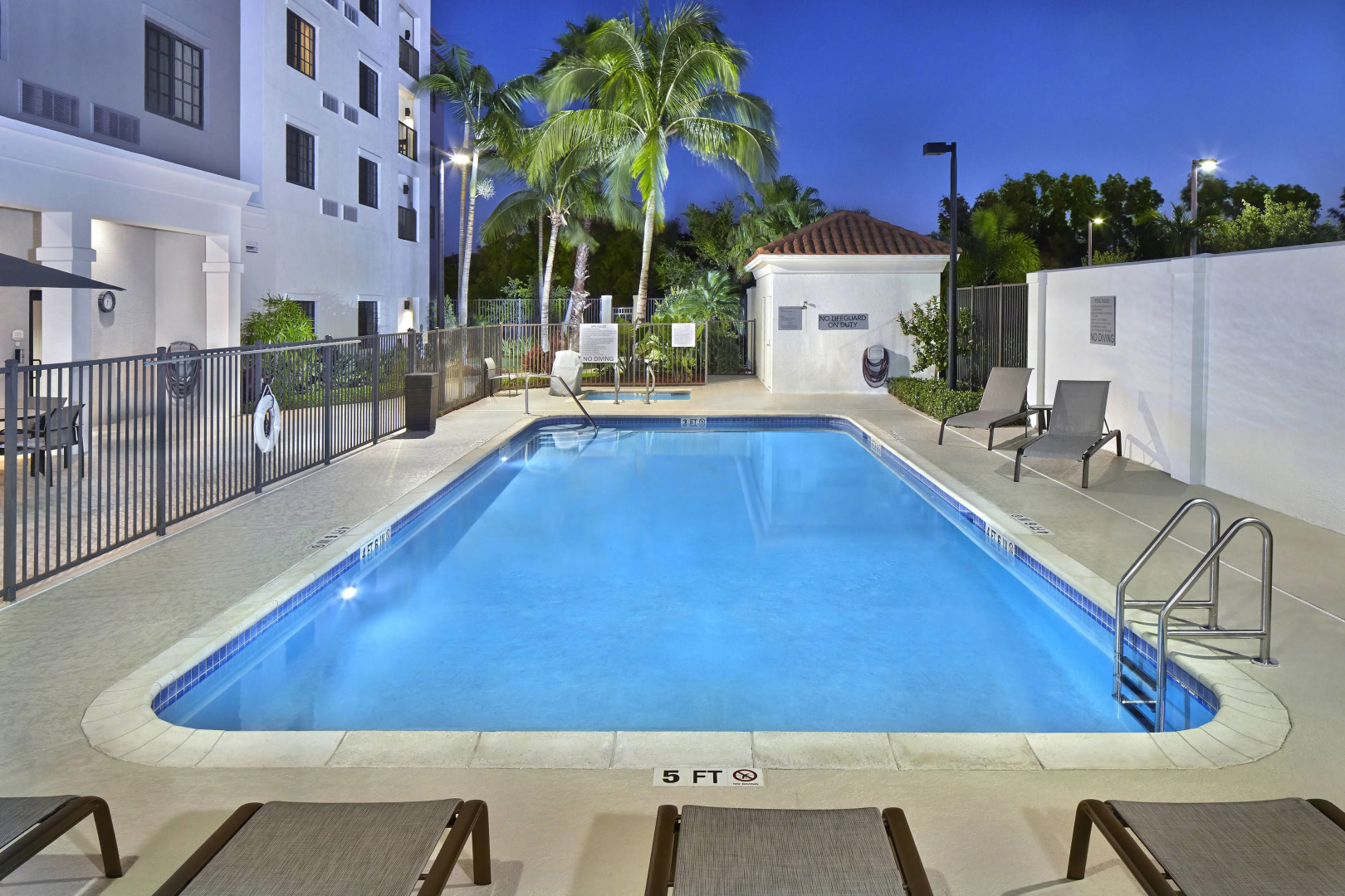 Courtyard By Marriott Stuart