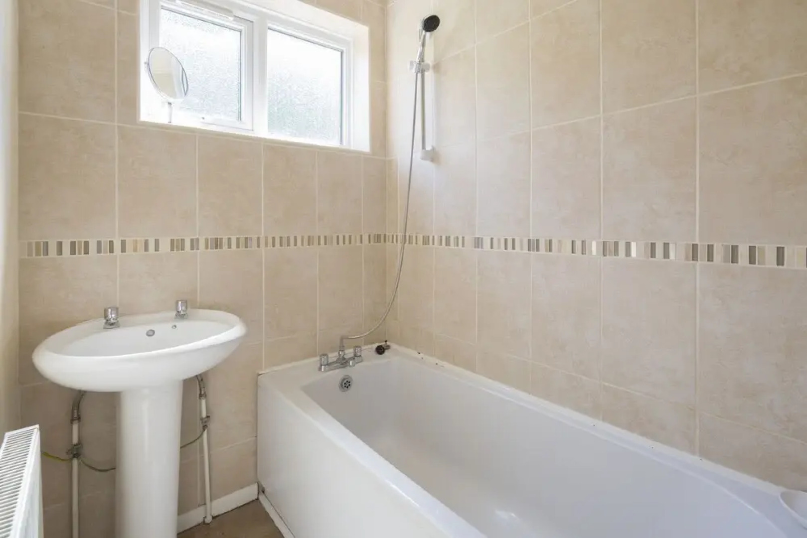 Stylish Modern with FREE Parking by Kasar Stays