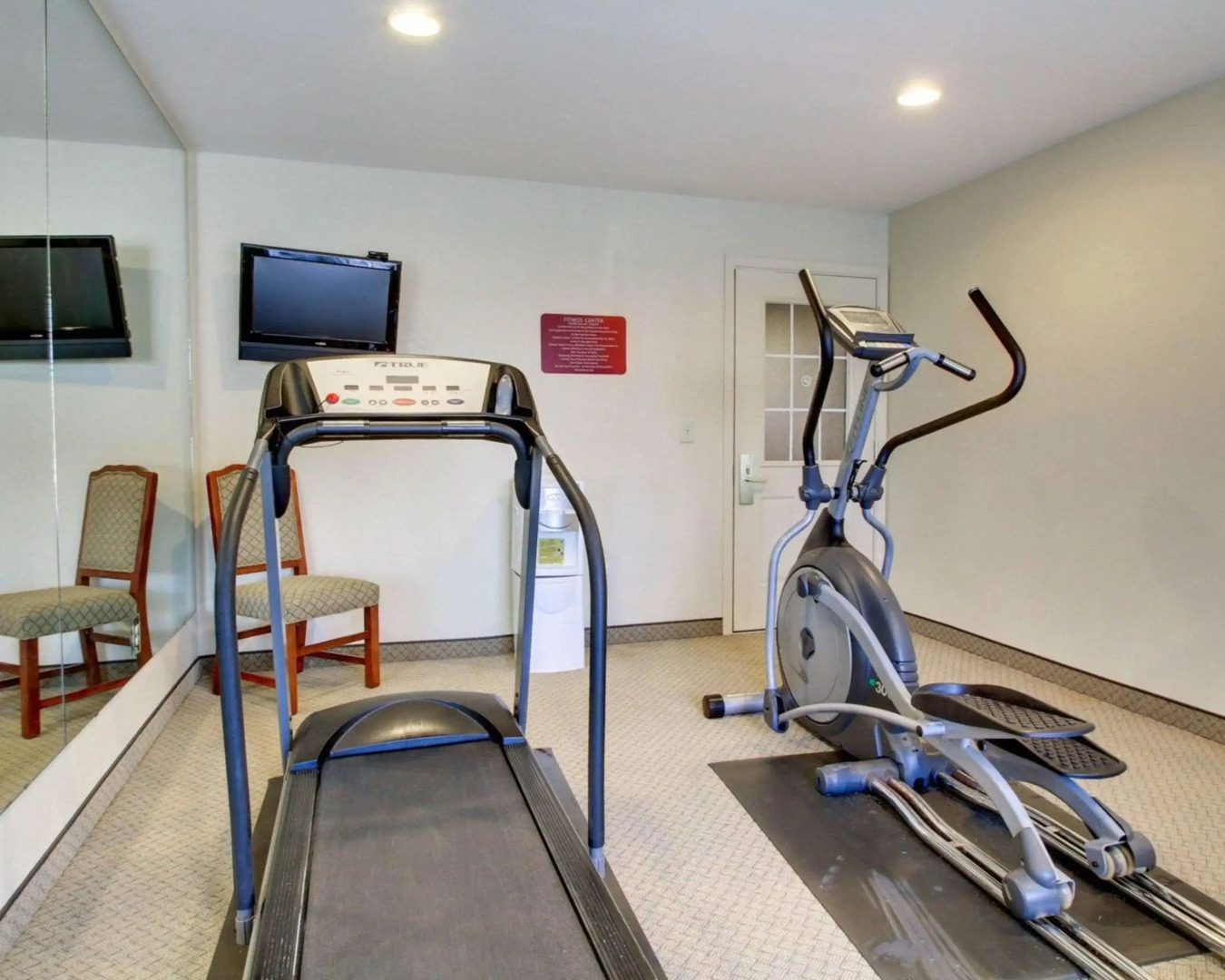 Econo Lodge & Suites