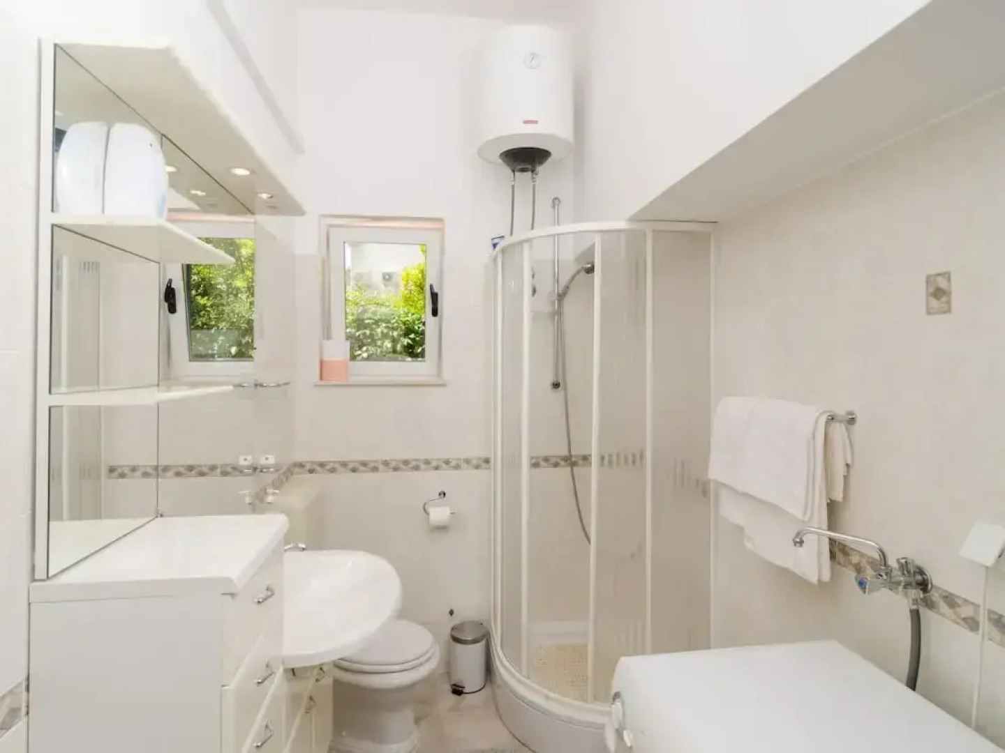 Holiday Home Gemma - Four Bedroom Holiday Home With Terrace and Swimming Pool