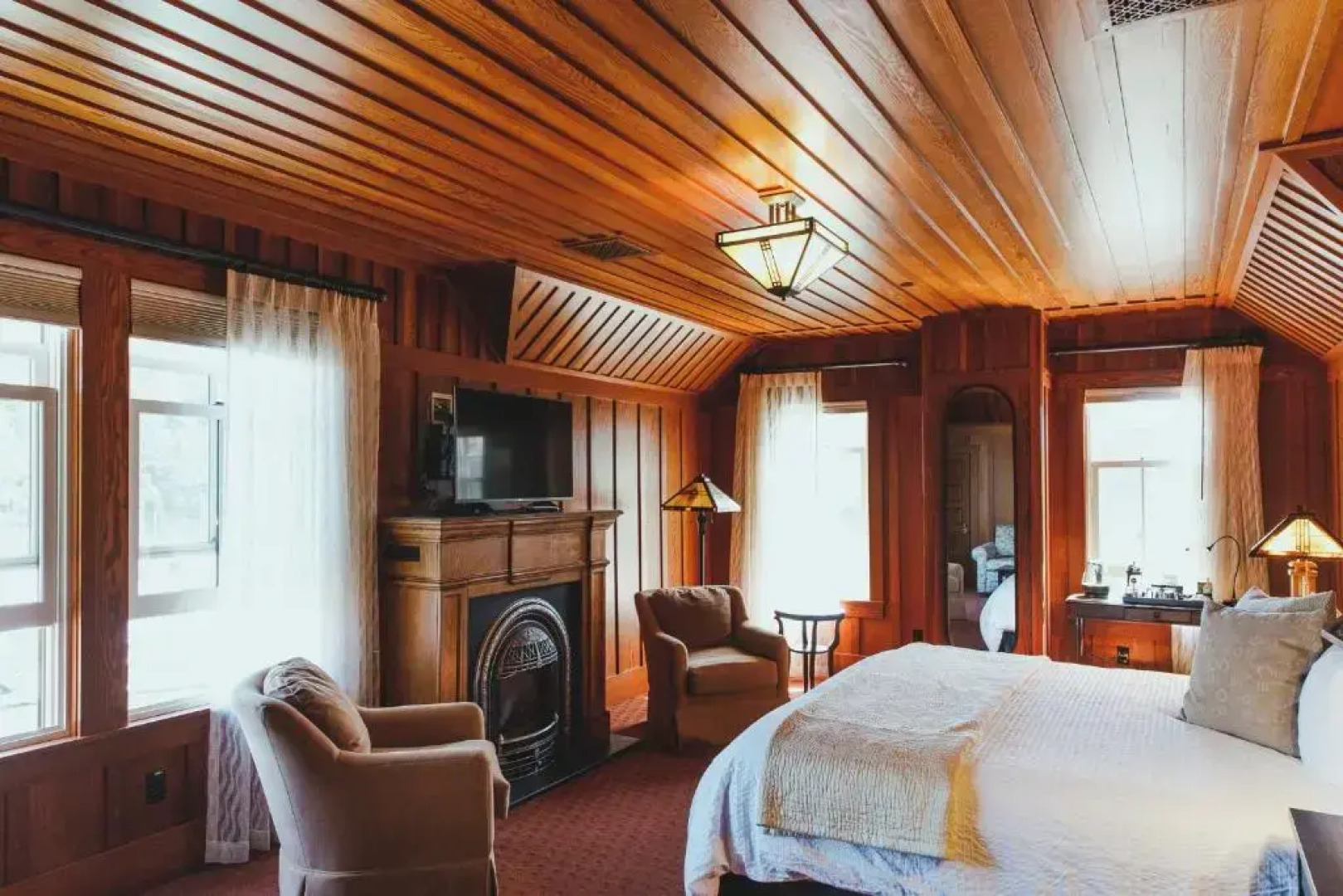 Noyo Harbor Inn Restaurant and Tavern