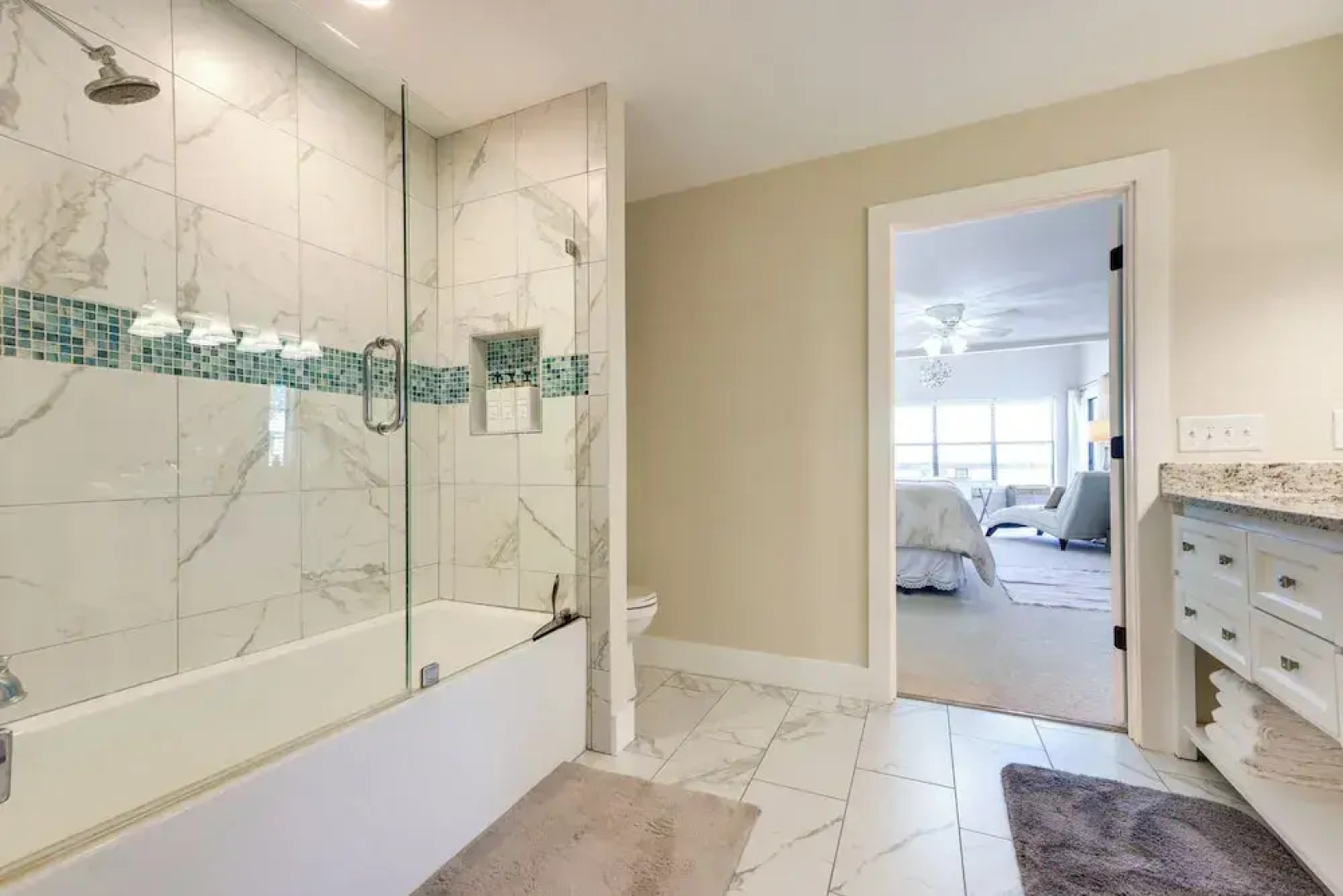 Canyon Lake Rental w/ Balcony & Lake Views