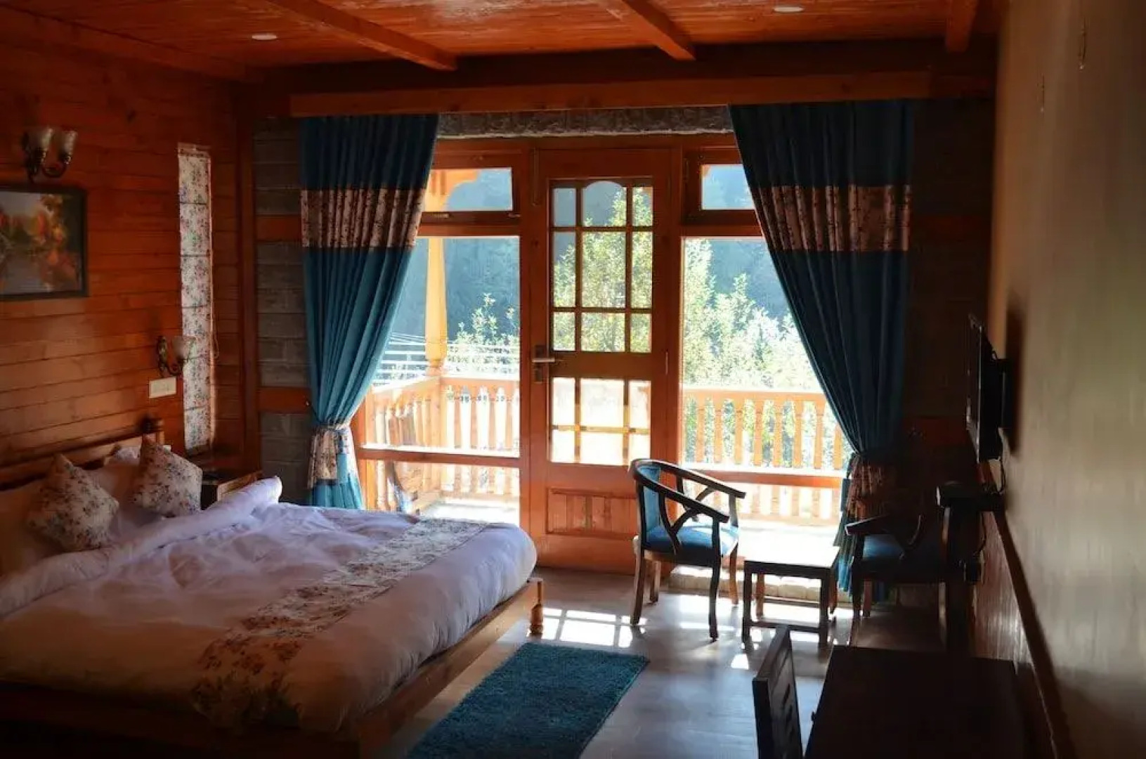 8fold by Larisa, Jibhi