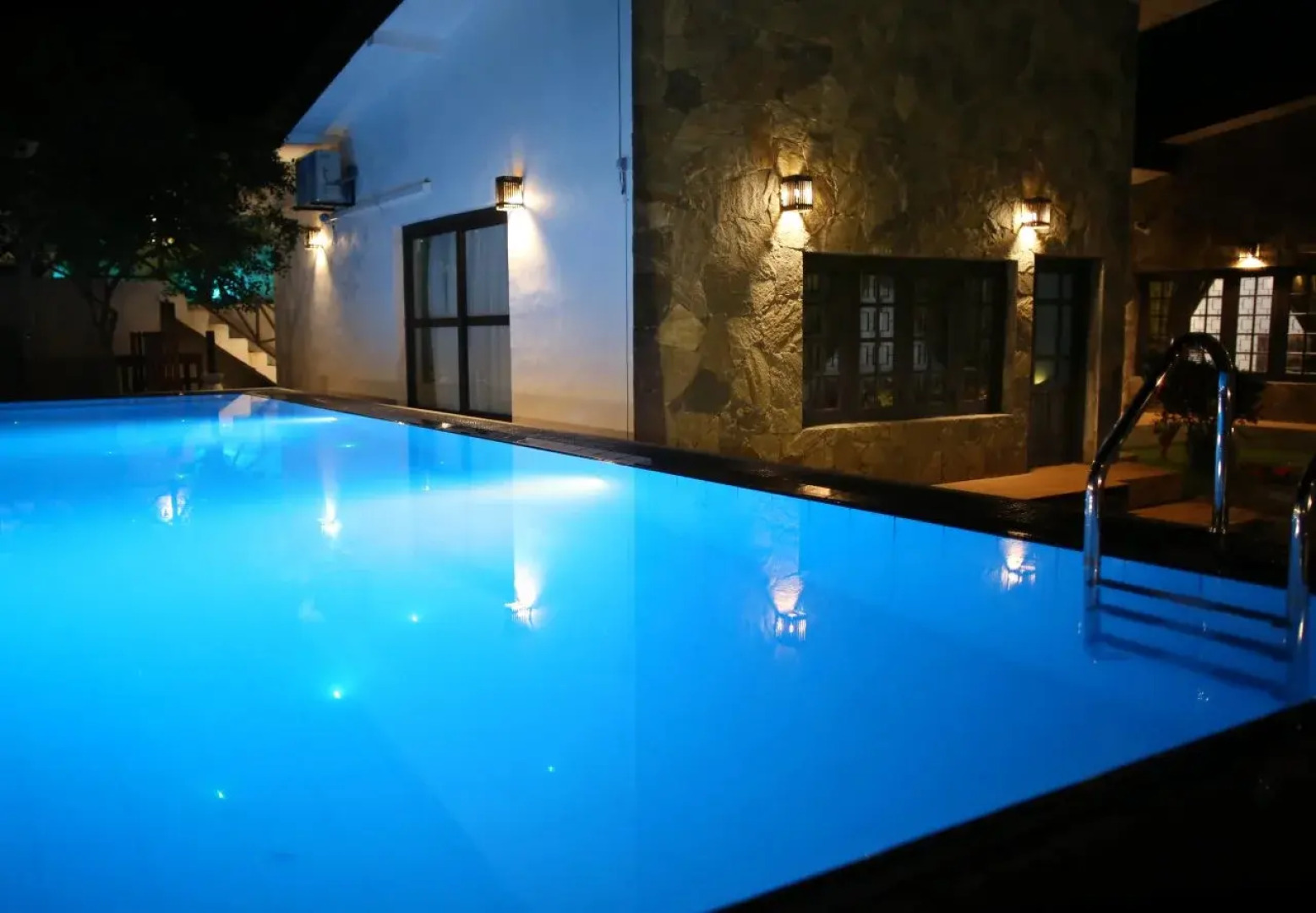 Villa Pinnawala & Restaurant