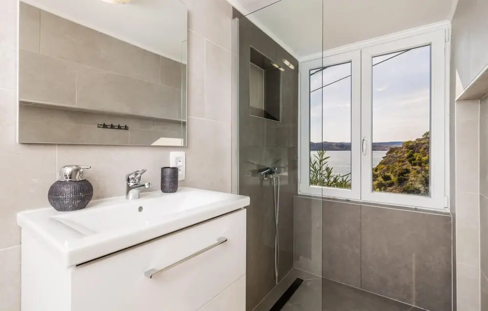 Amazing Home in Cesarica with Outdoor Swimming Pool, Hot Tub & 5 Bedrooms