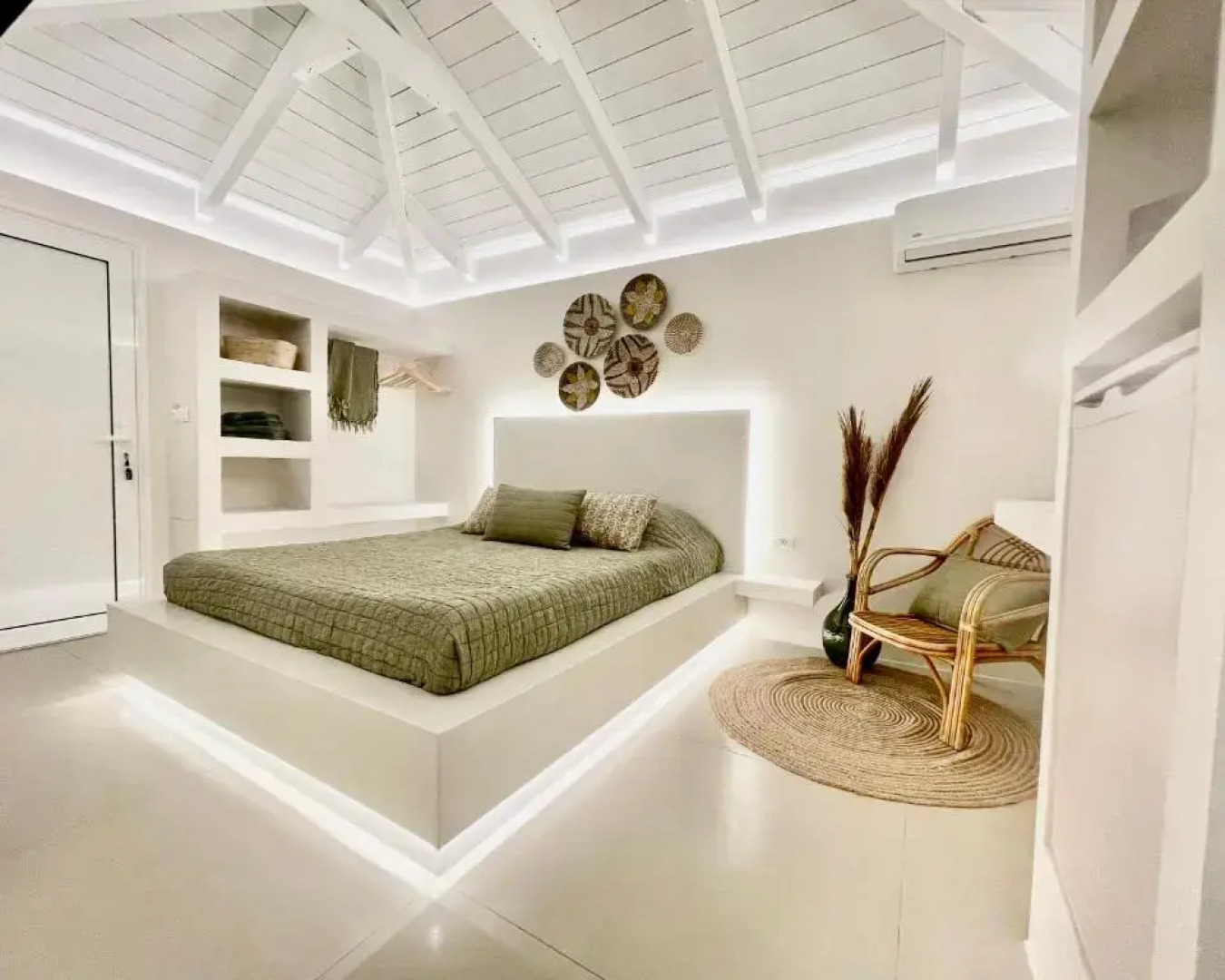 White House Kokas Luxury Apartments