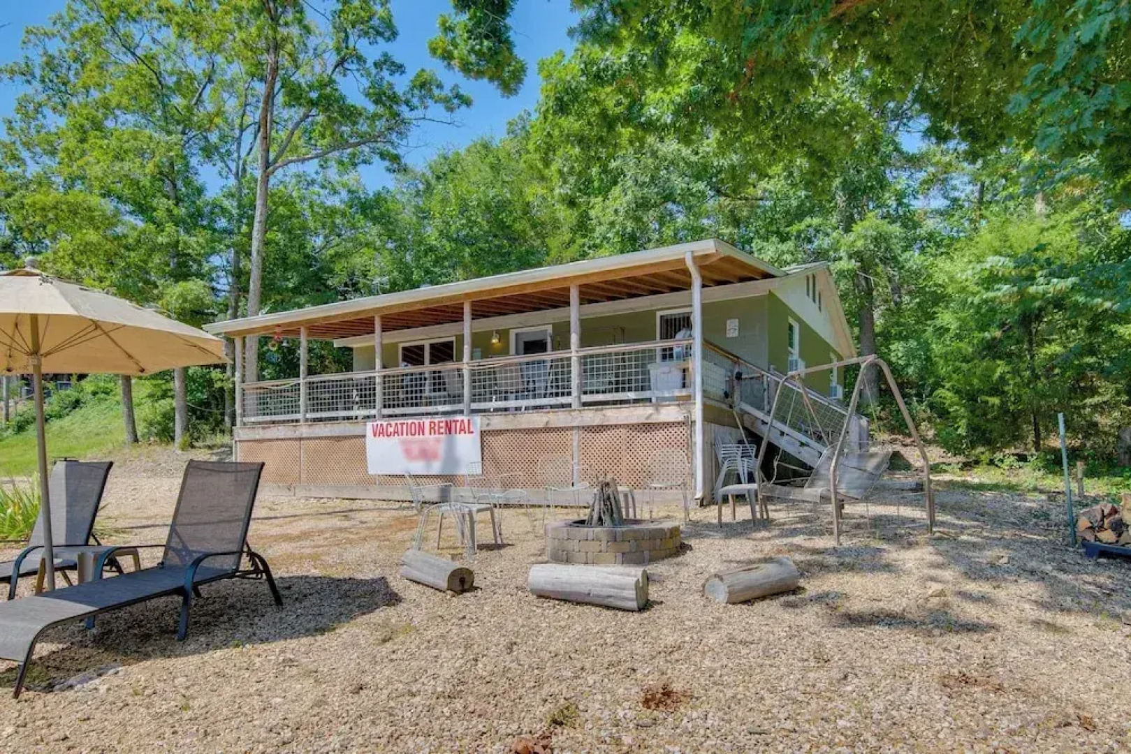 Waterfront Bull Shoals Lake Cabin w/ Deck + Views!
