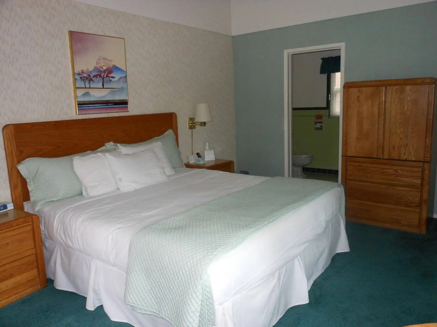 Bridge Bay Lodge at Shasta Lake