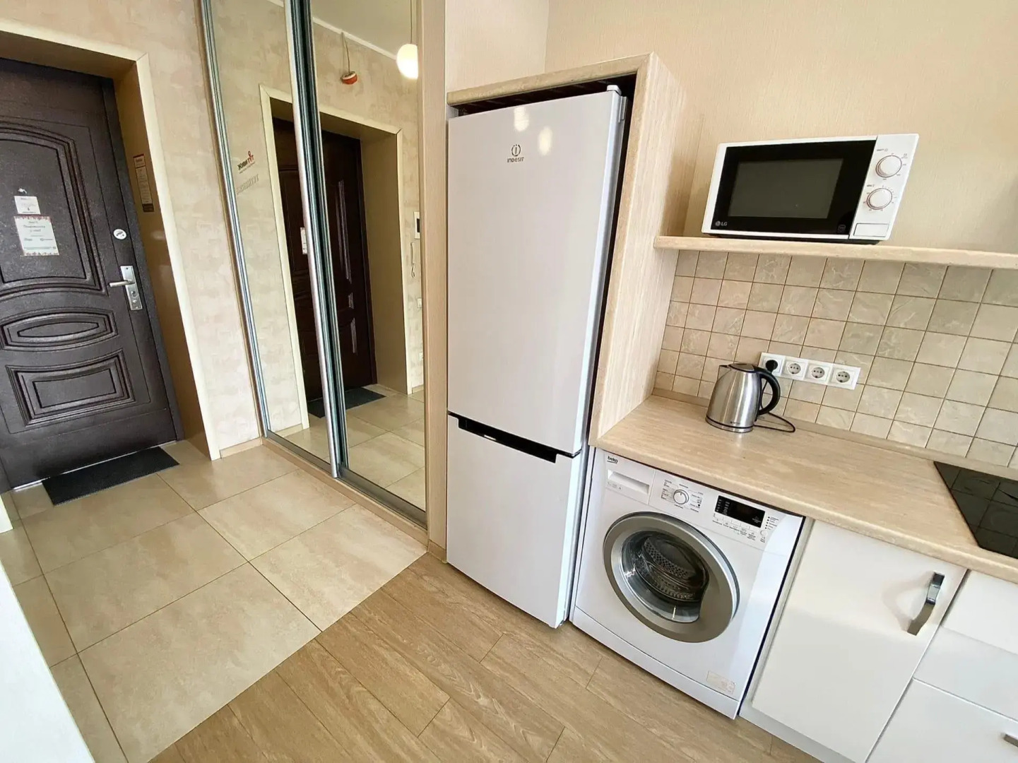 ЖивиТУТ на проспекте Комсомольский 80Е