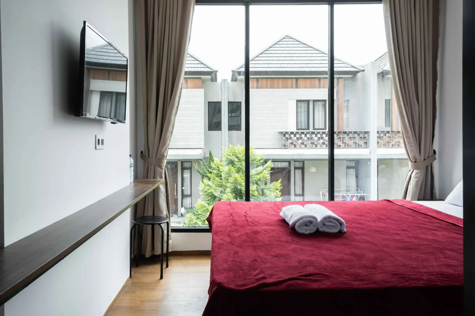 RedDoorz Plus near ICE BSD 2